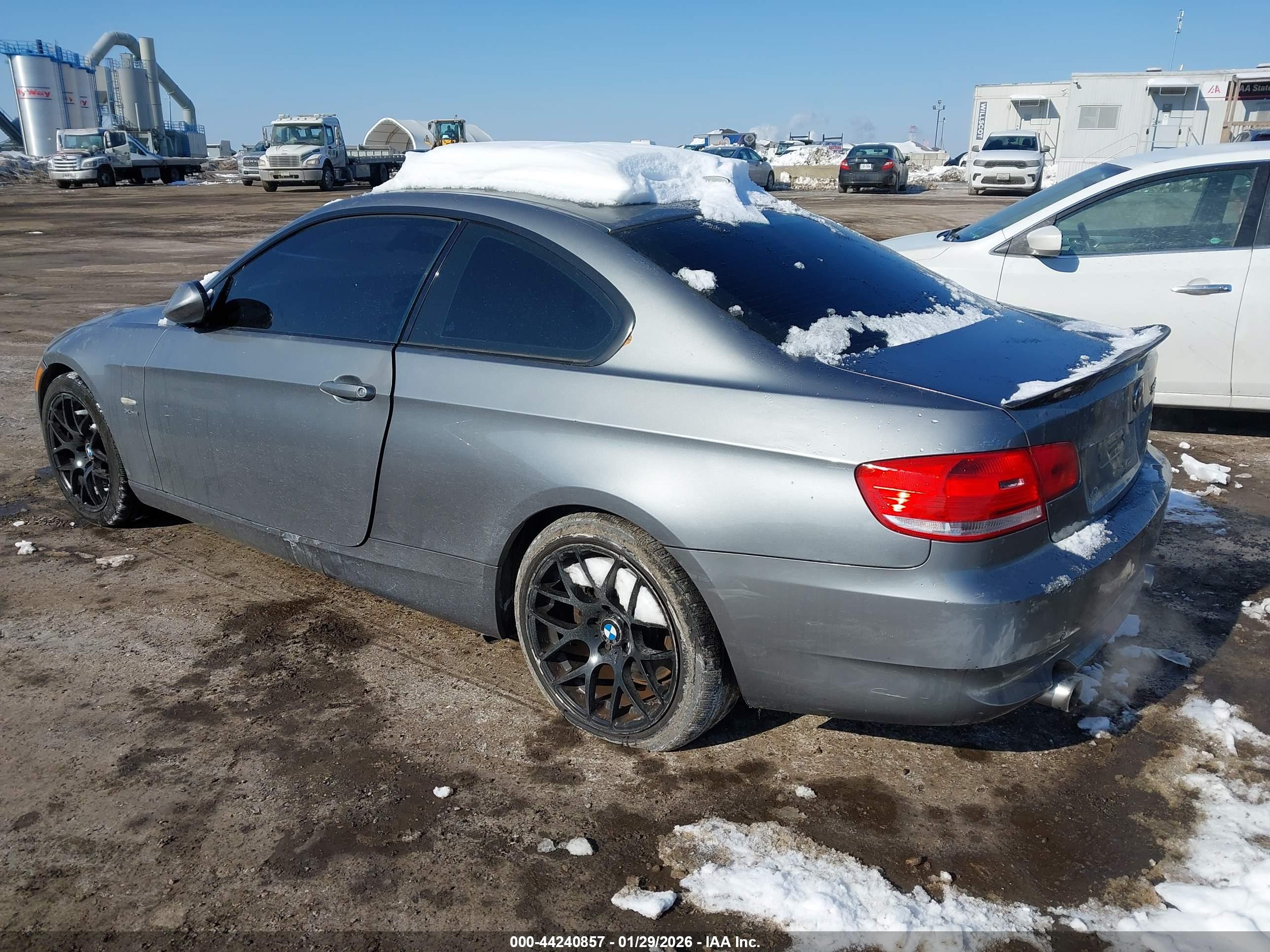 BMW 335I image 3
