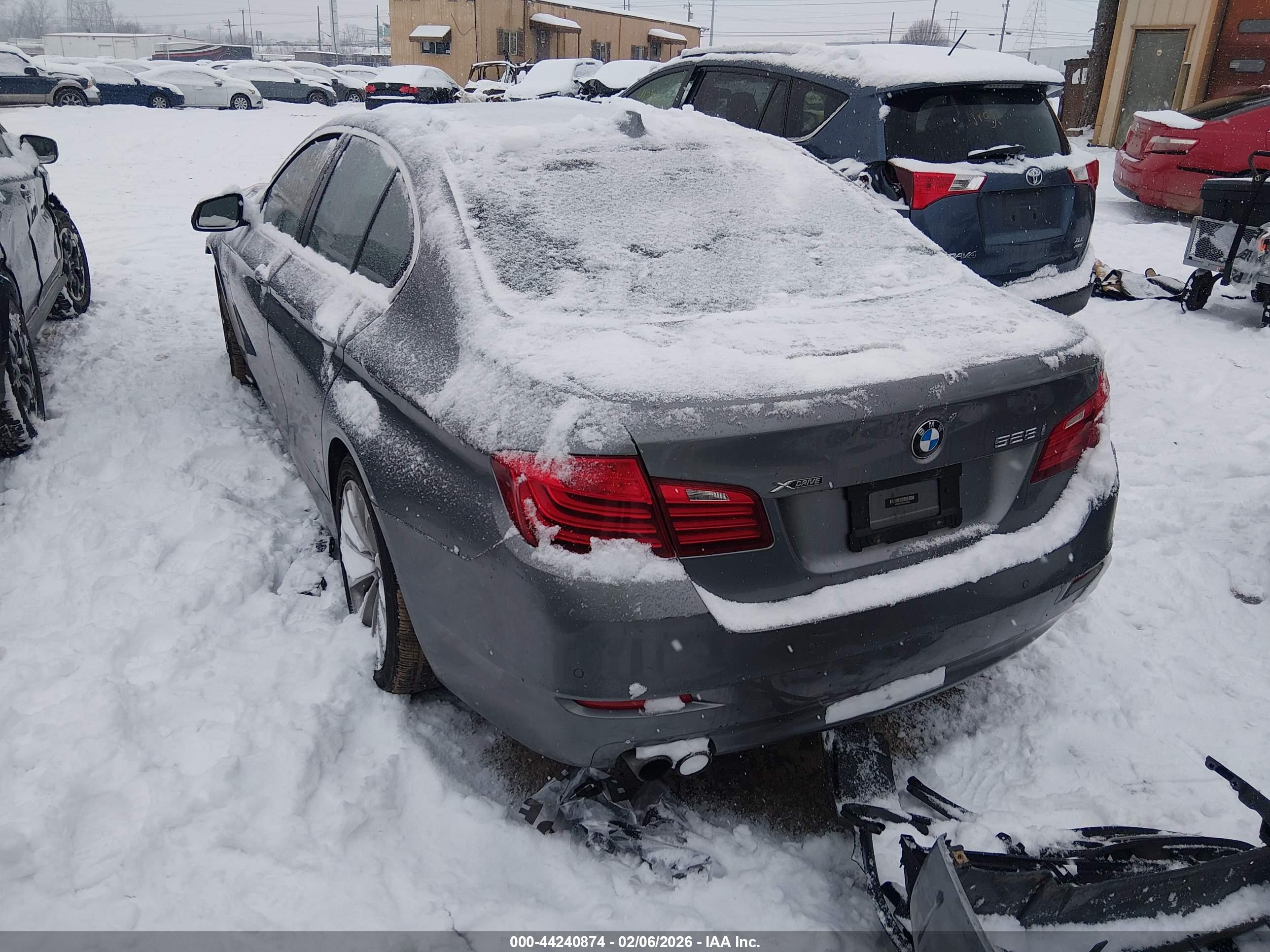 BMW 528I image 3