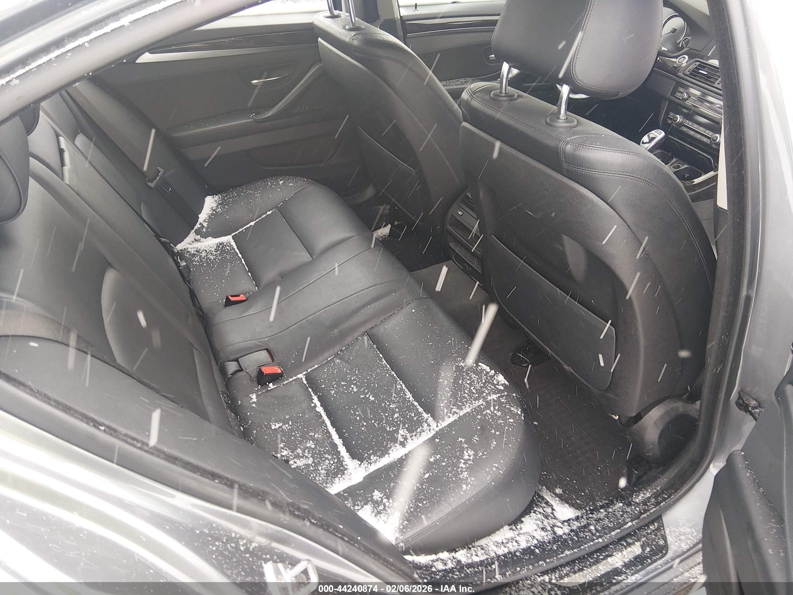 BMW 528I image 8