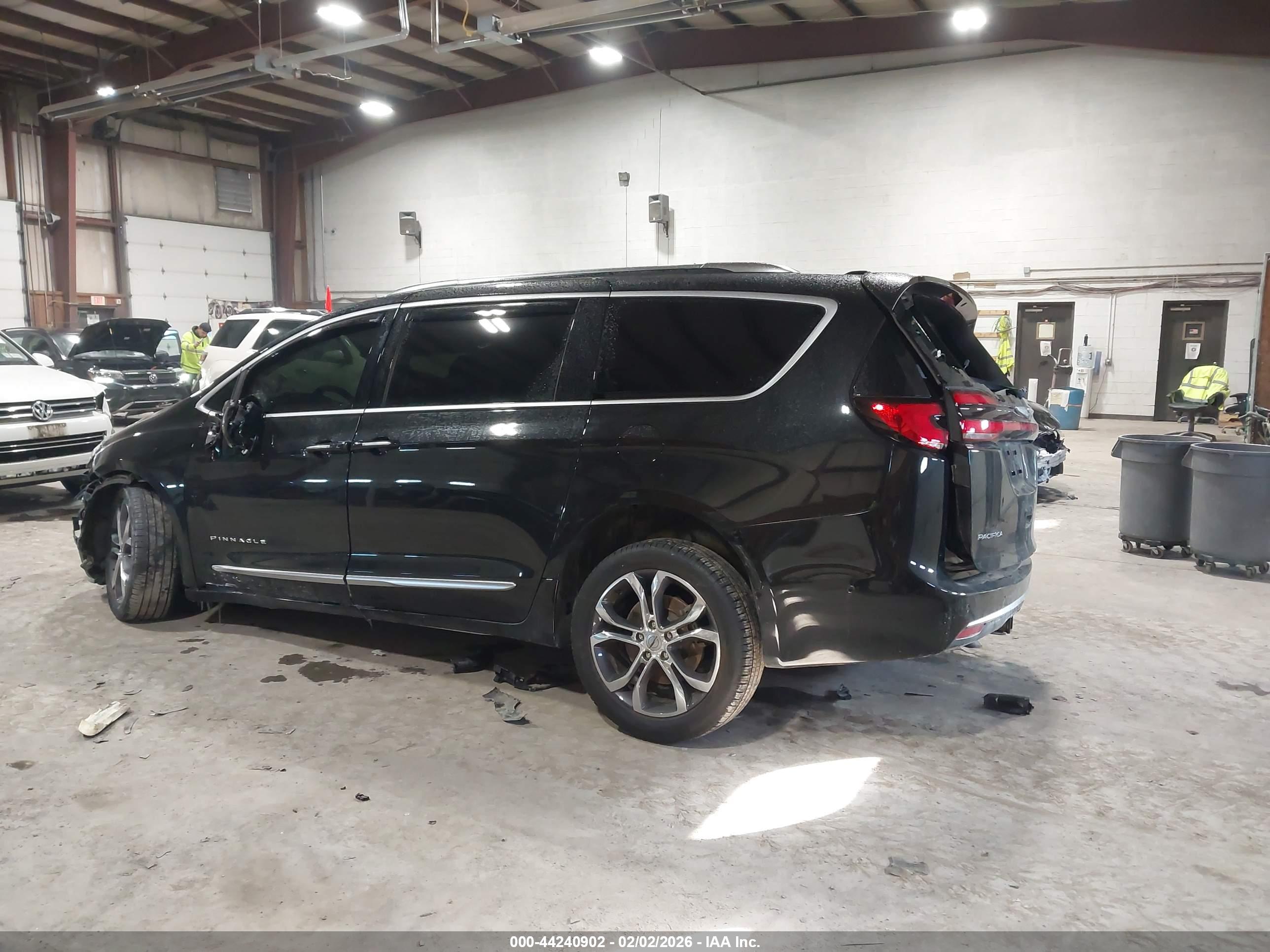 CHRYSLER PACIFICA image 3