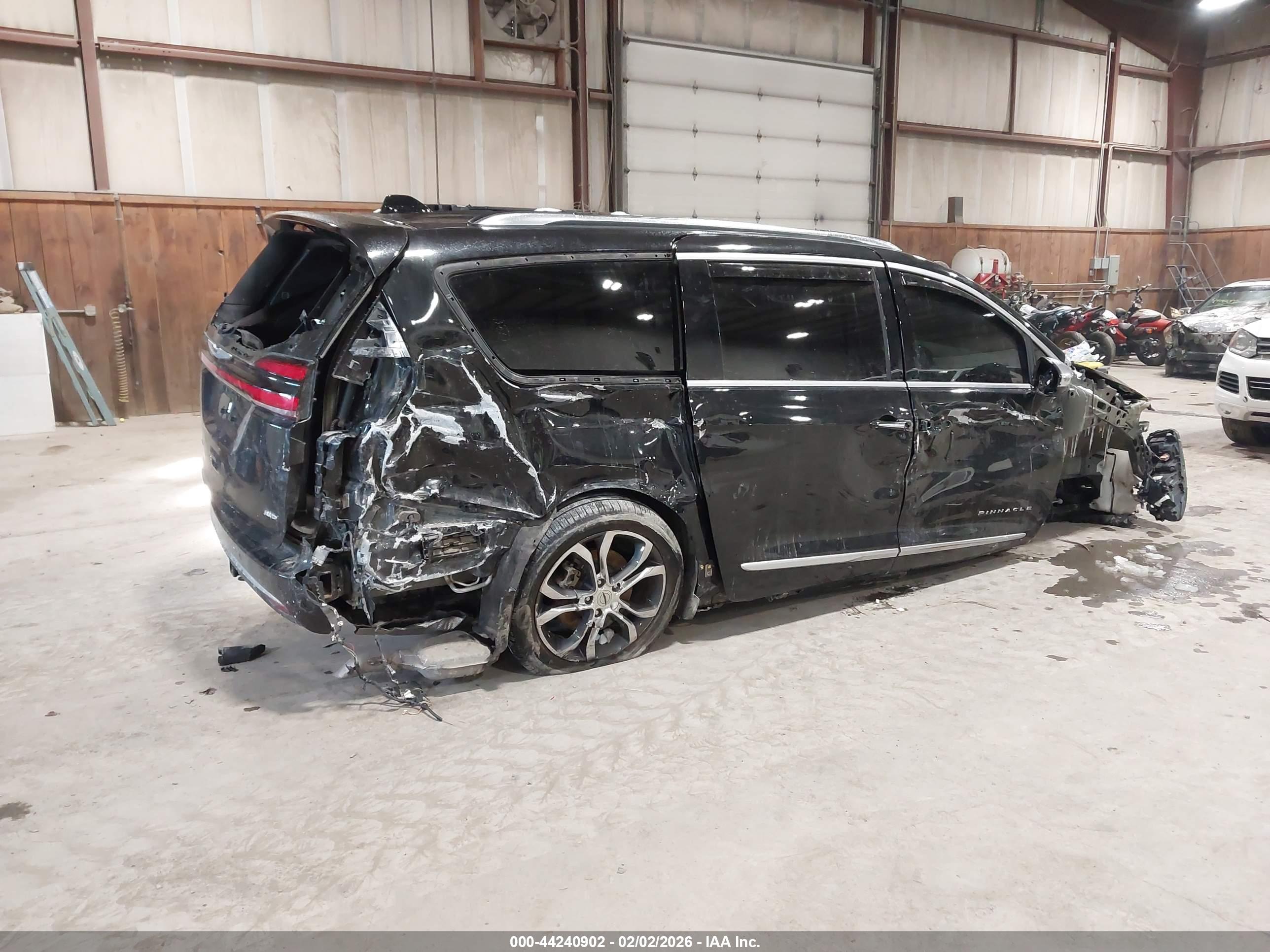 CHRYSLER PACIFICA image 4