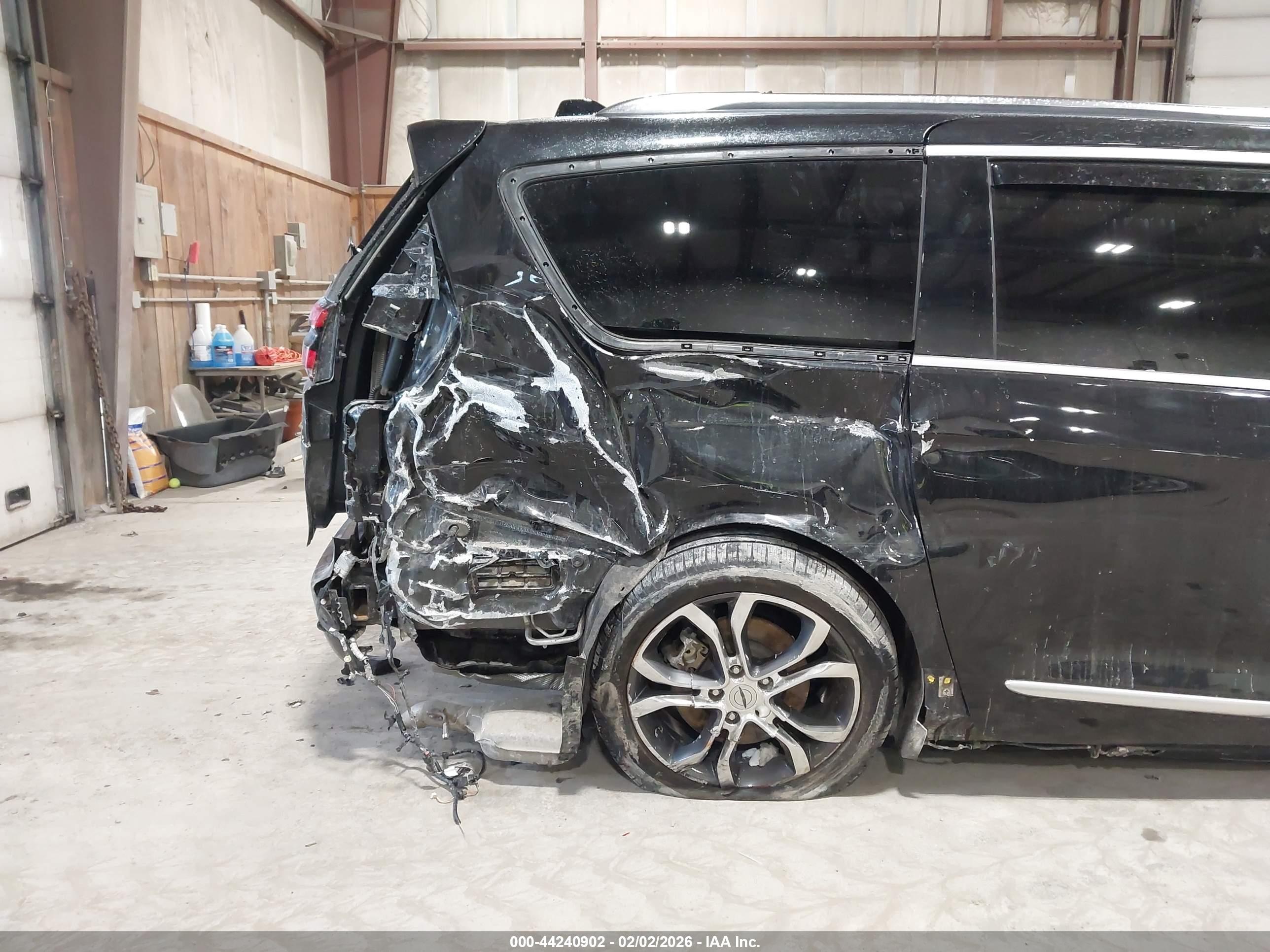 CHRYSLER PACIFICA image 6