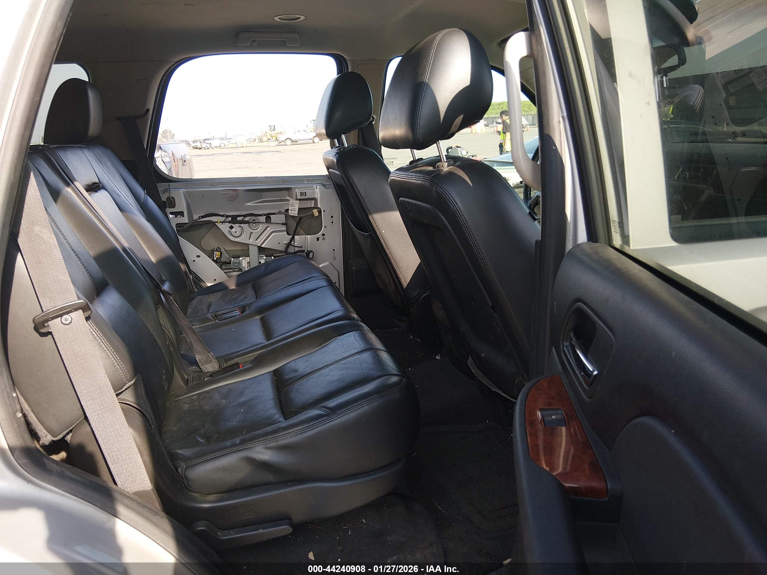 CHEVROLET TAHOE image 8