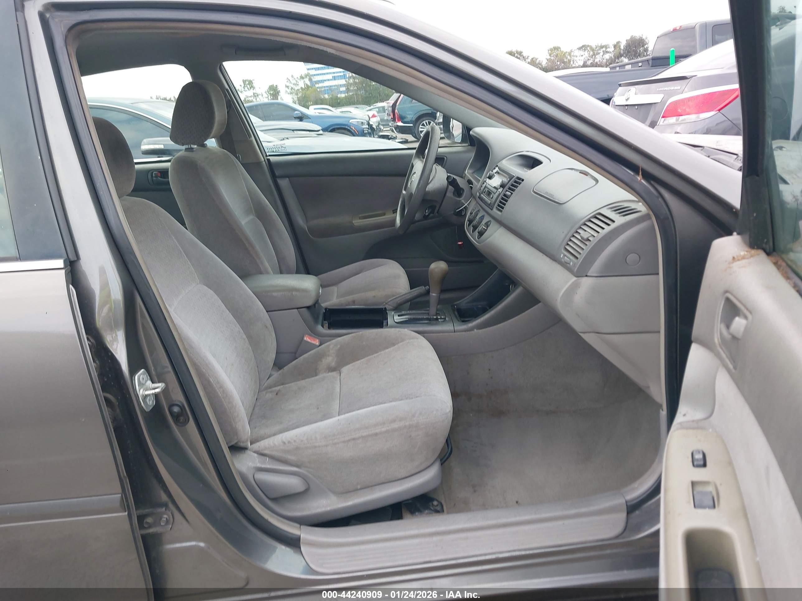 TOYOTA CAMRY image 5