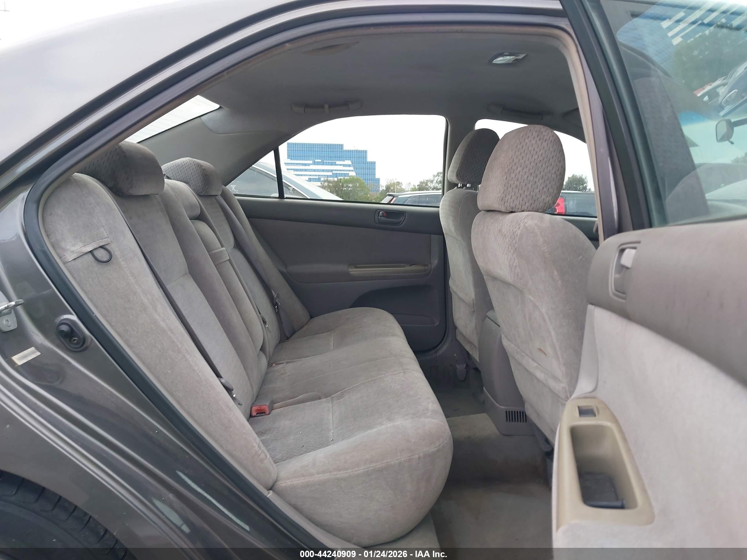 TOYOTA CAMRY image 8