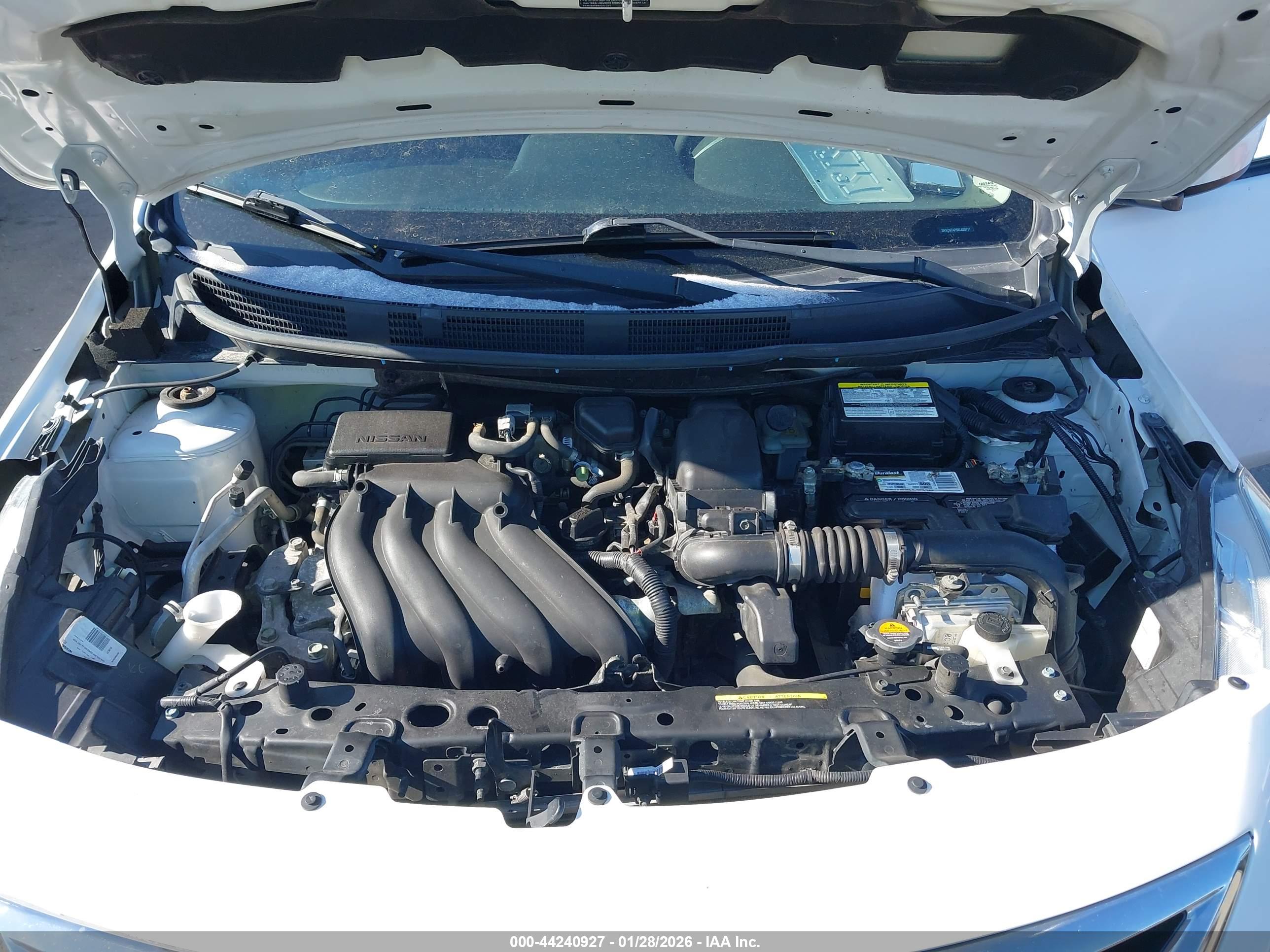 NISSAN VERSA image 10