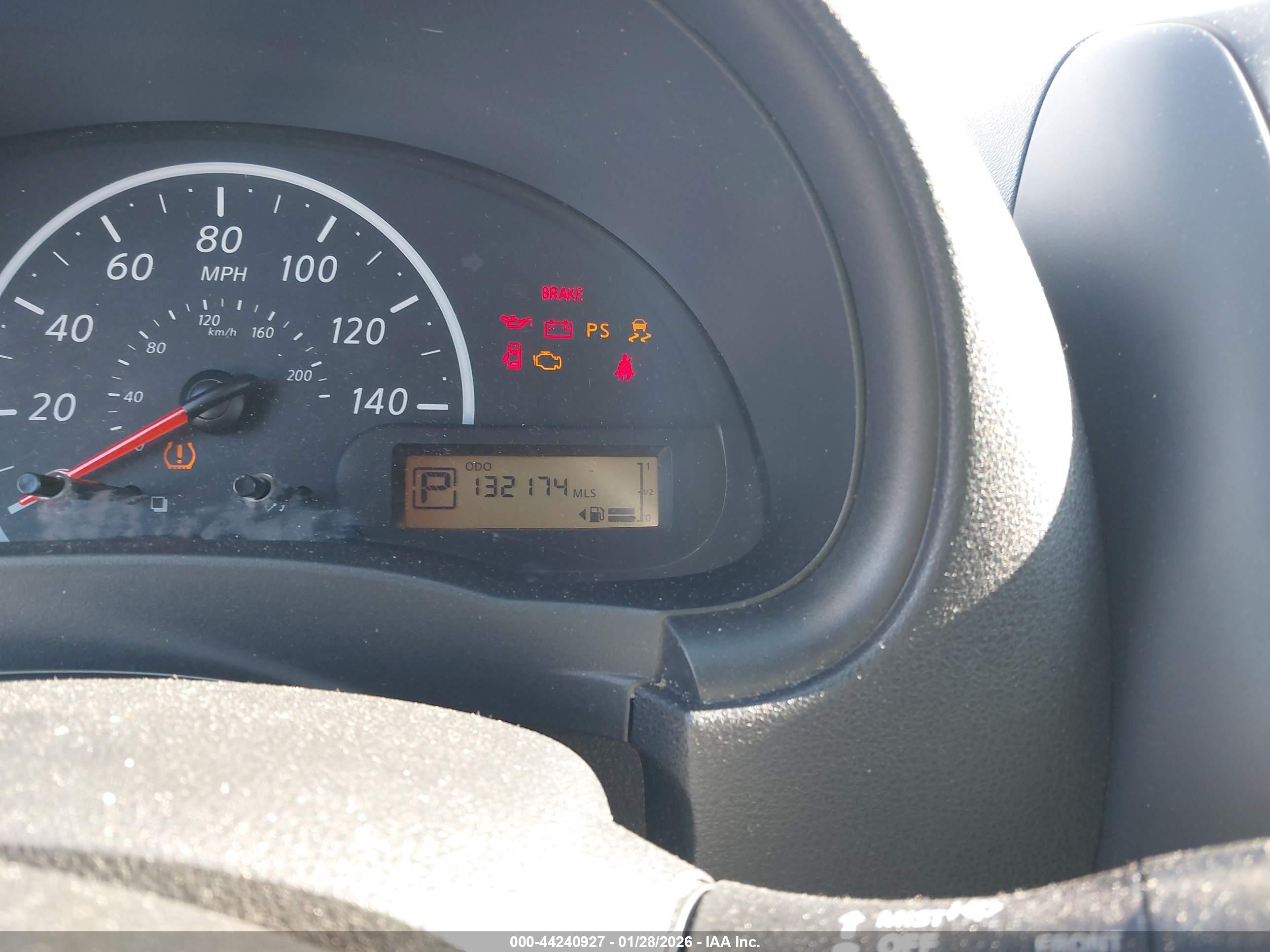 NISSAN VERSA image 7