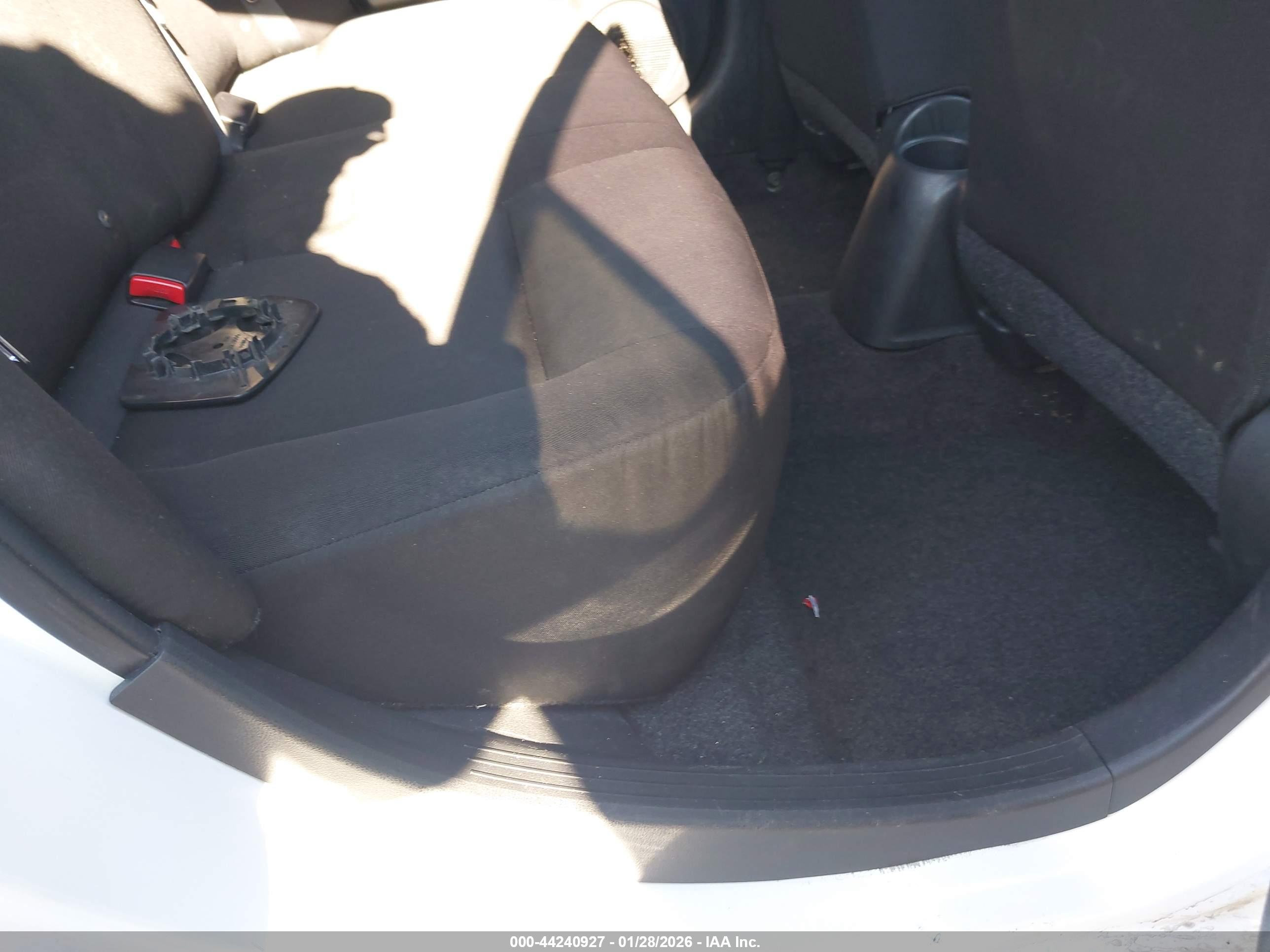 NISSAN VERSA image 8