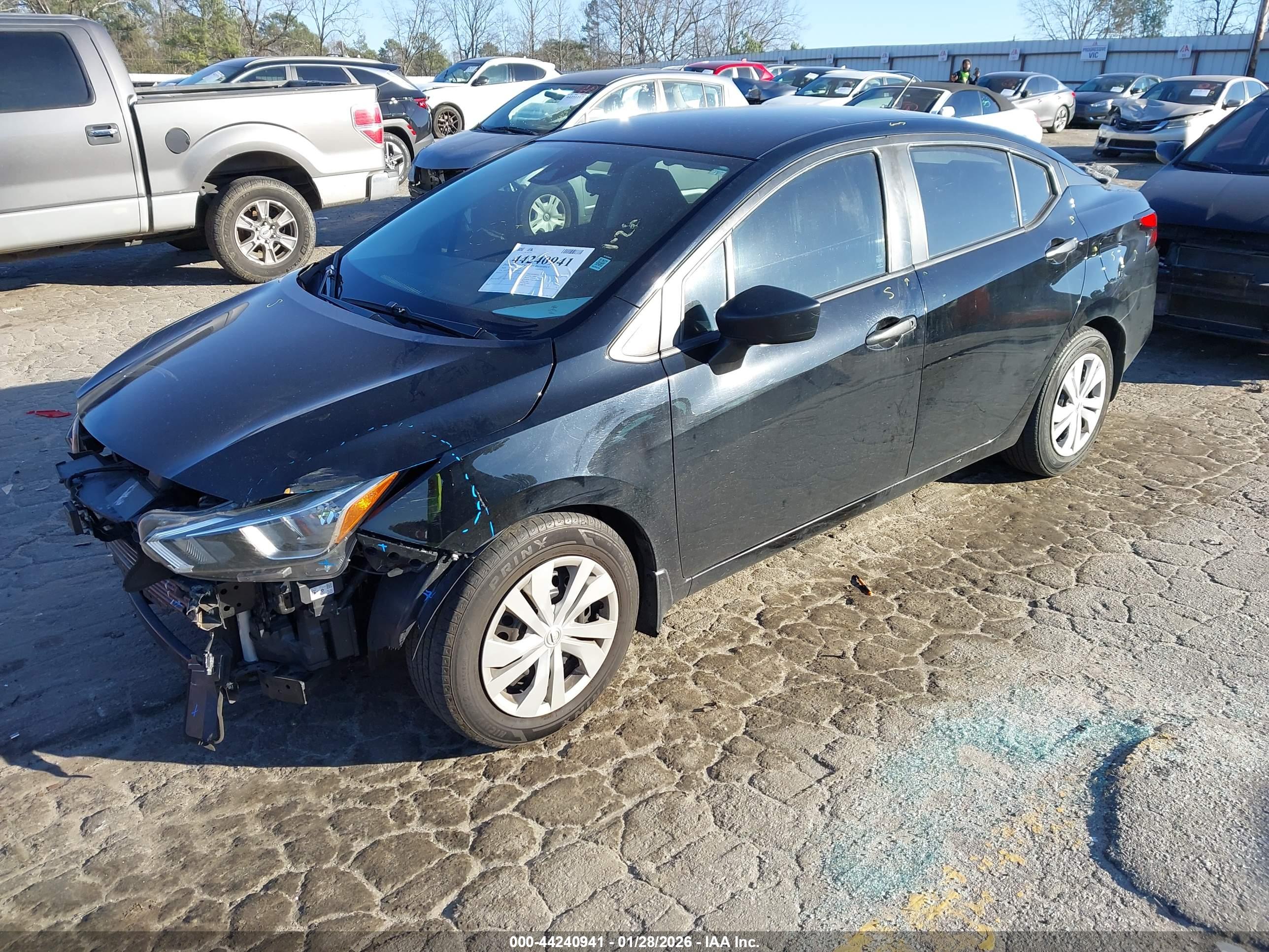 NISSAN VERSA image 2