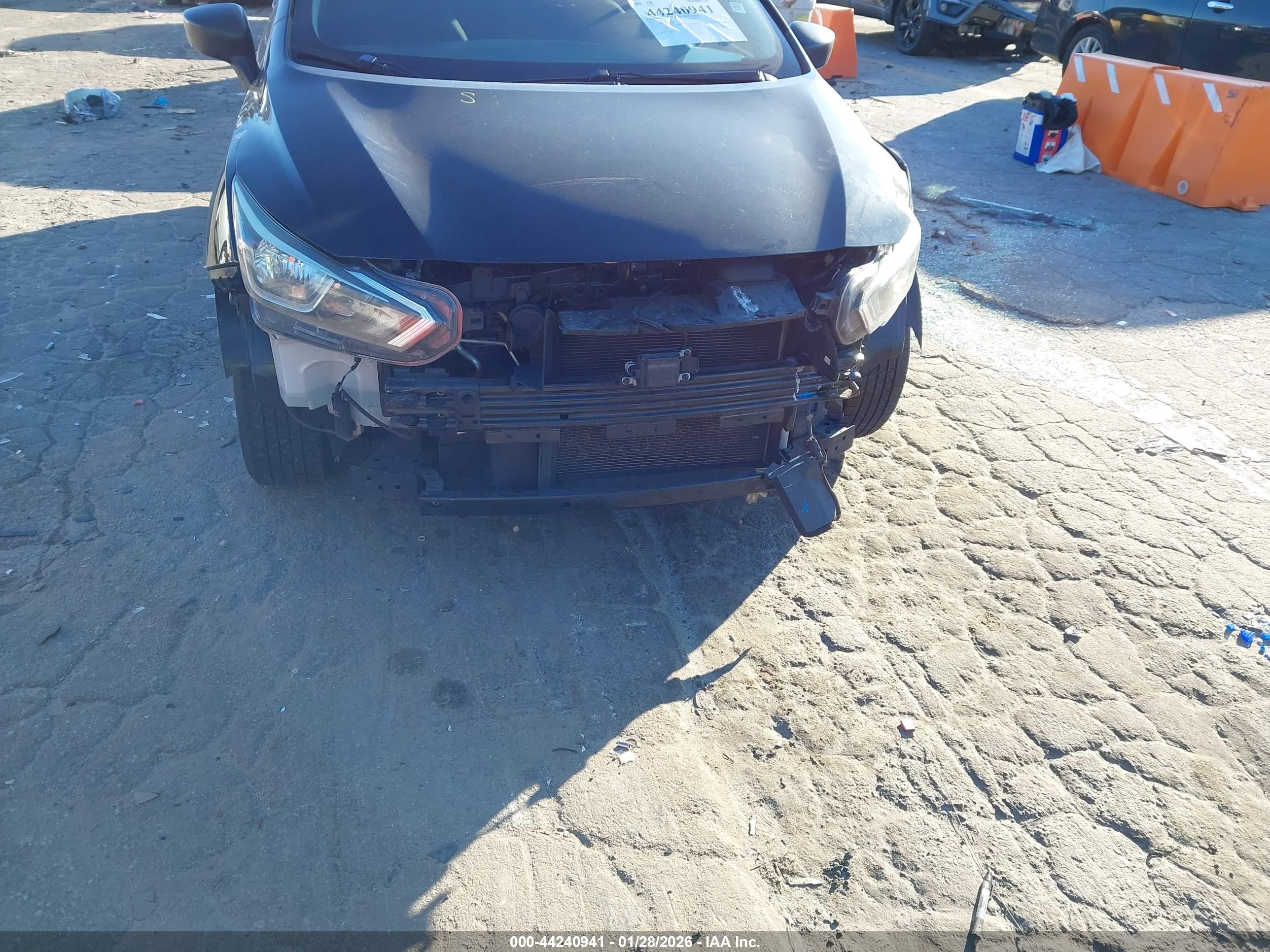 NISSAN VERSA image 6