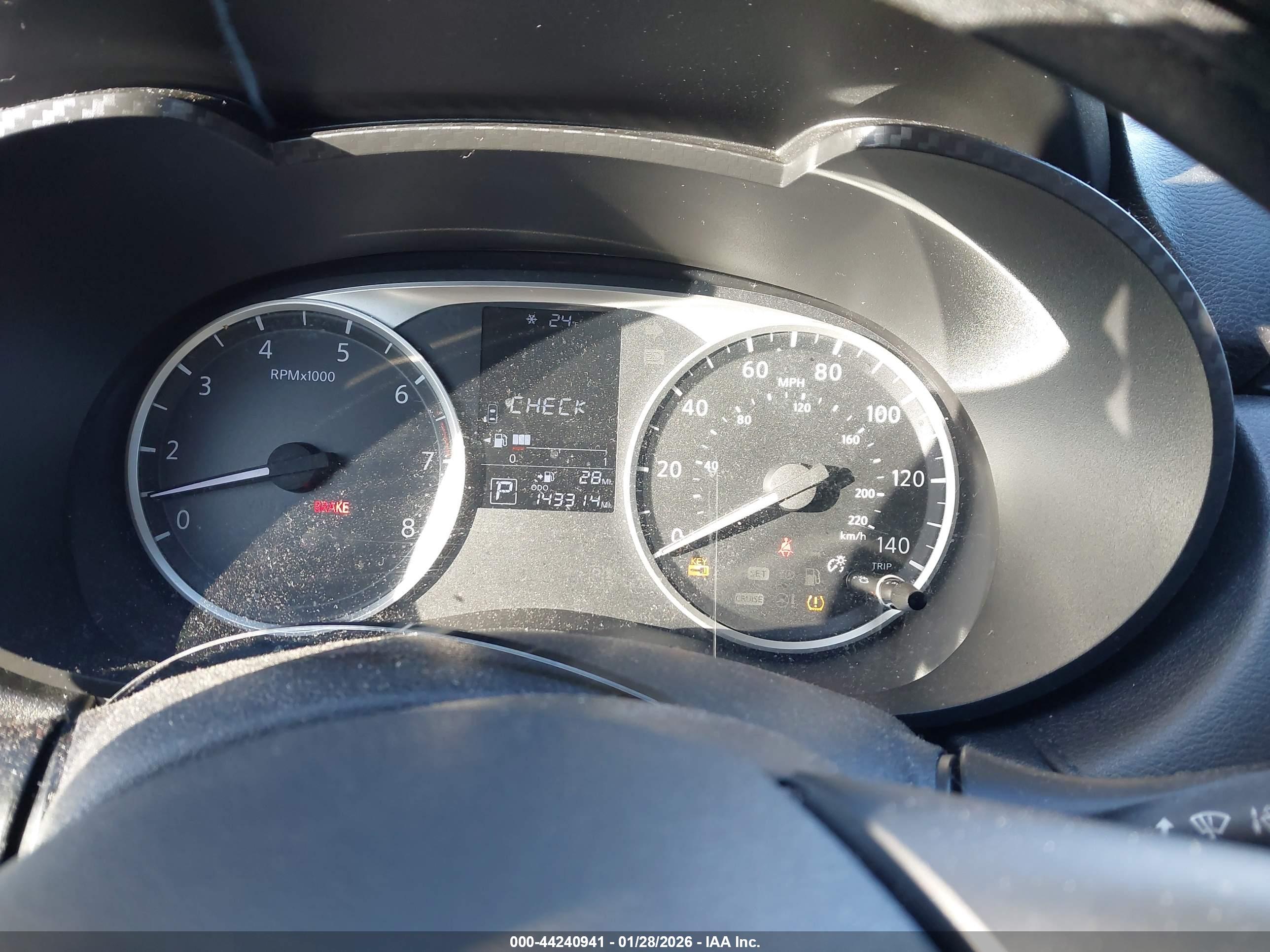 NISSAN VERSA image 7
