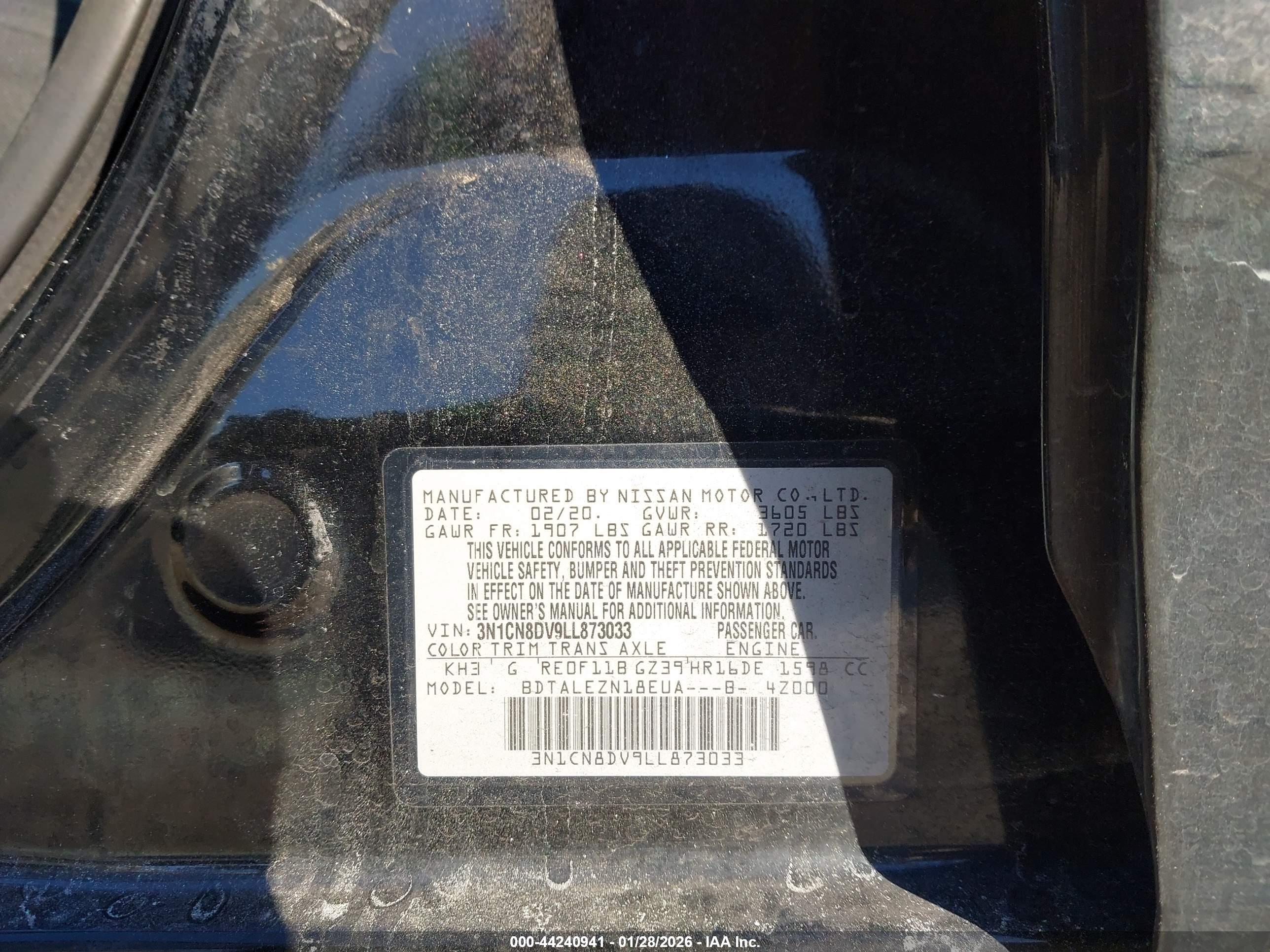 NISSAN VERSA image 9