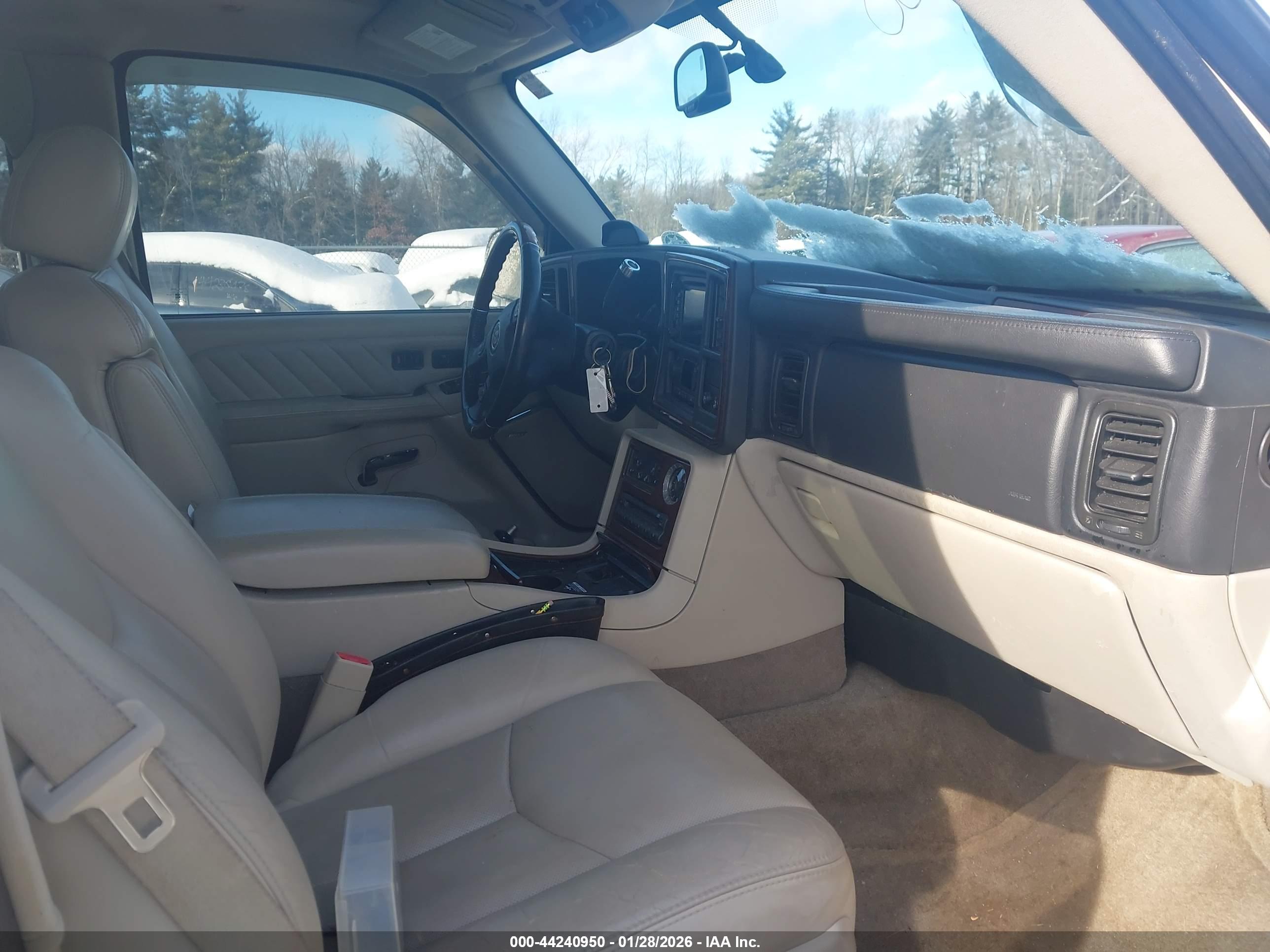 CADILLAC ESCALADE image 5