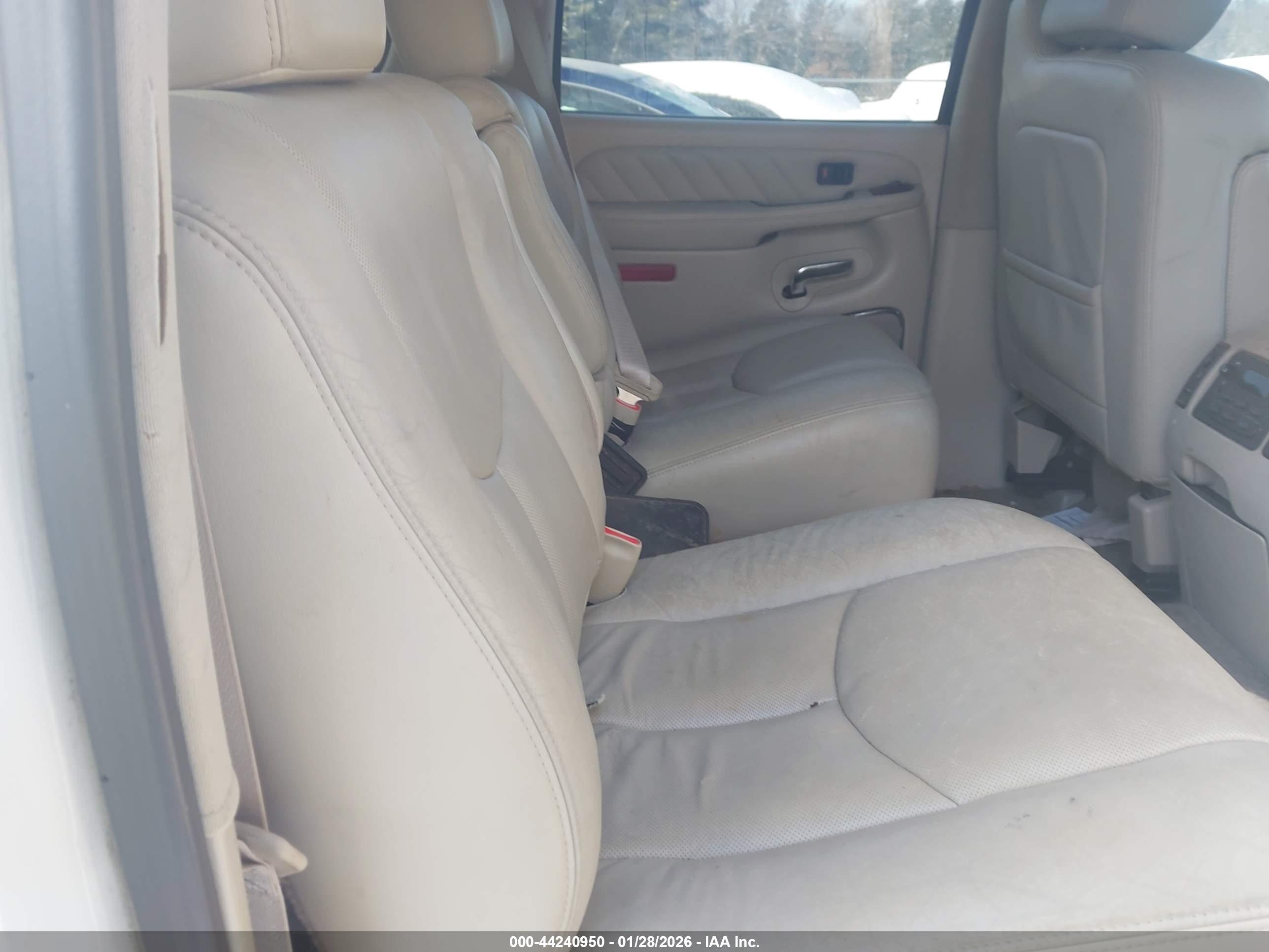 CADILLAC ESCALADE image 8