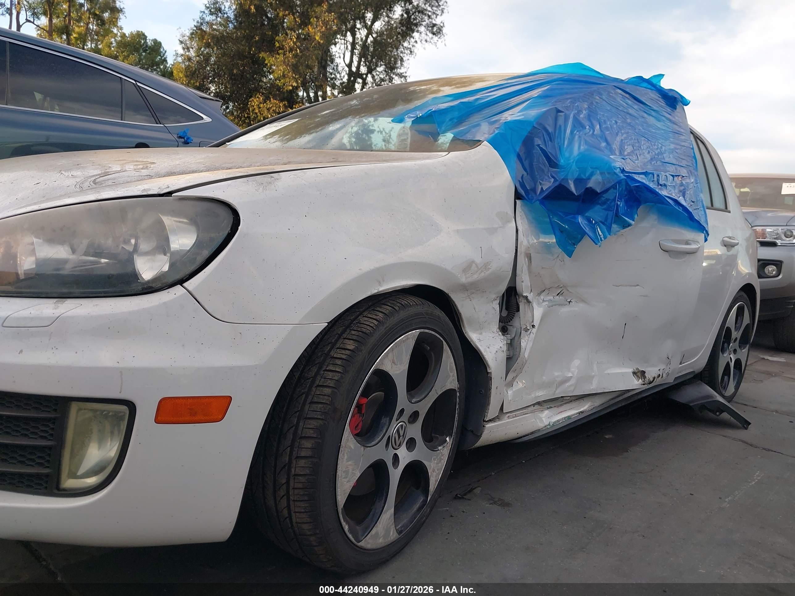 VOLKSWAGEN GTI image 6