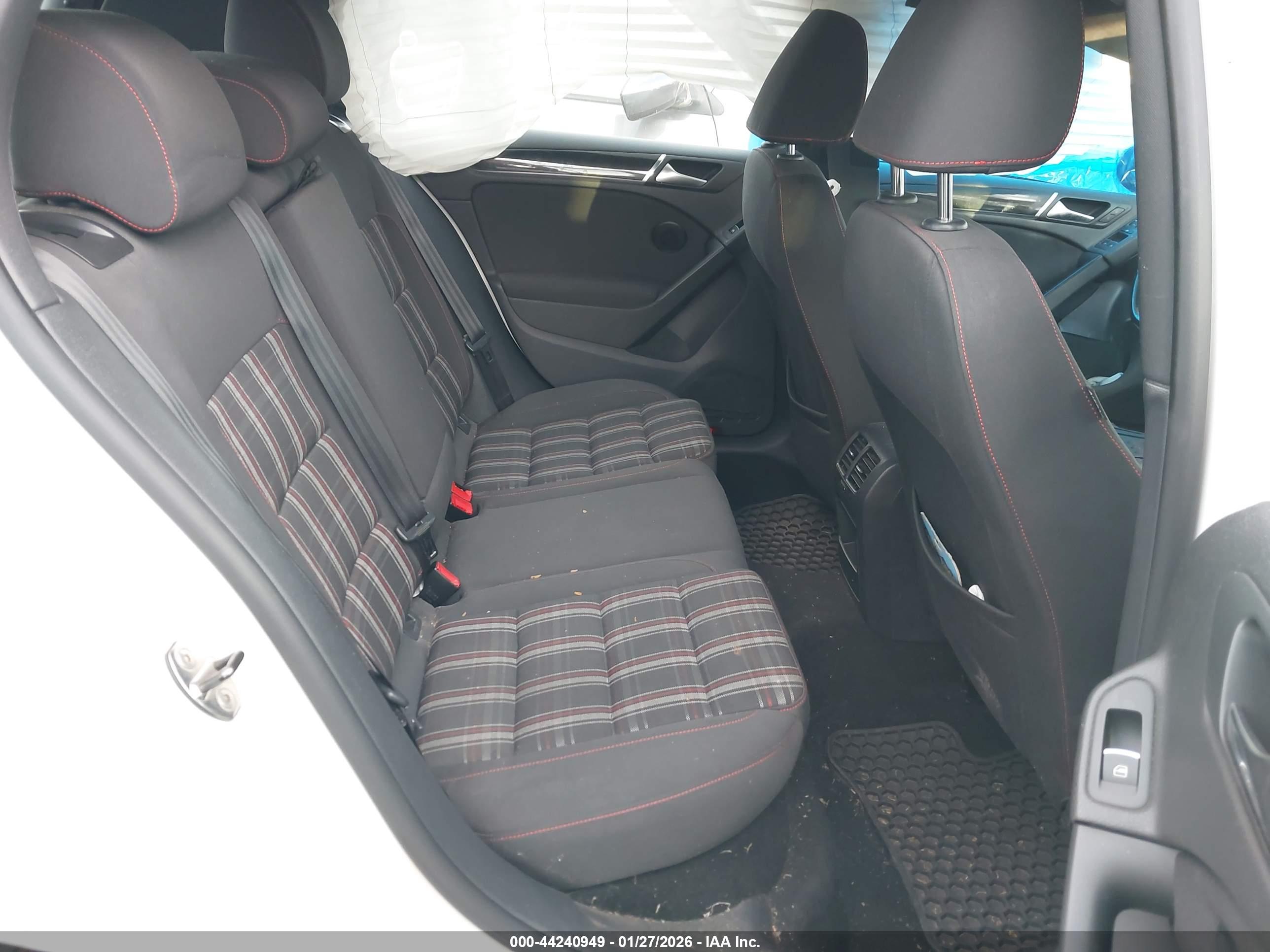 VOLKSWAGEN GTI image 8