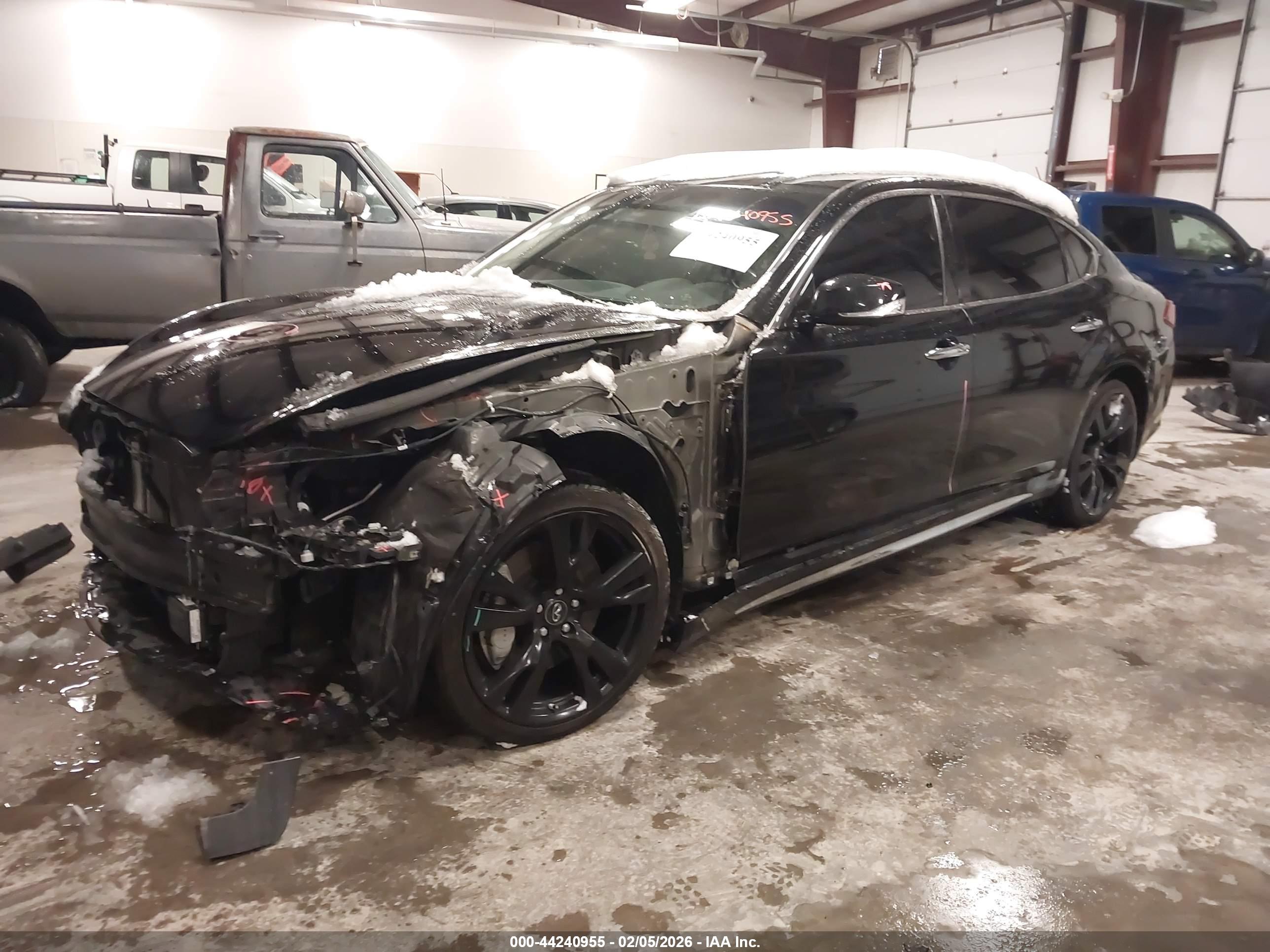 INFINITI Q70L image 2
