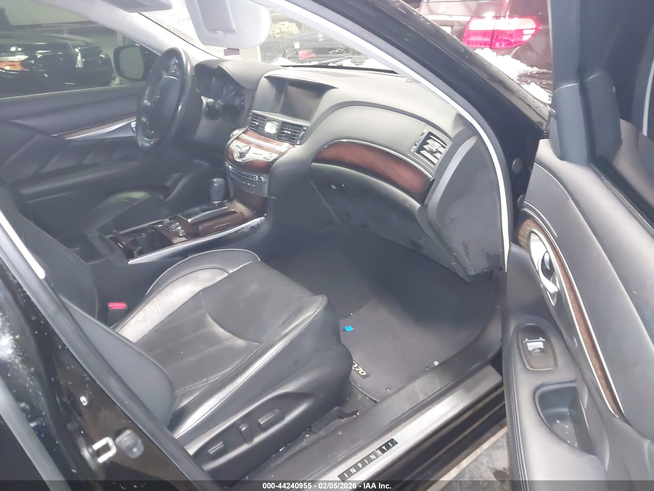 INFINITI Q70L image 5