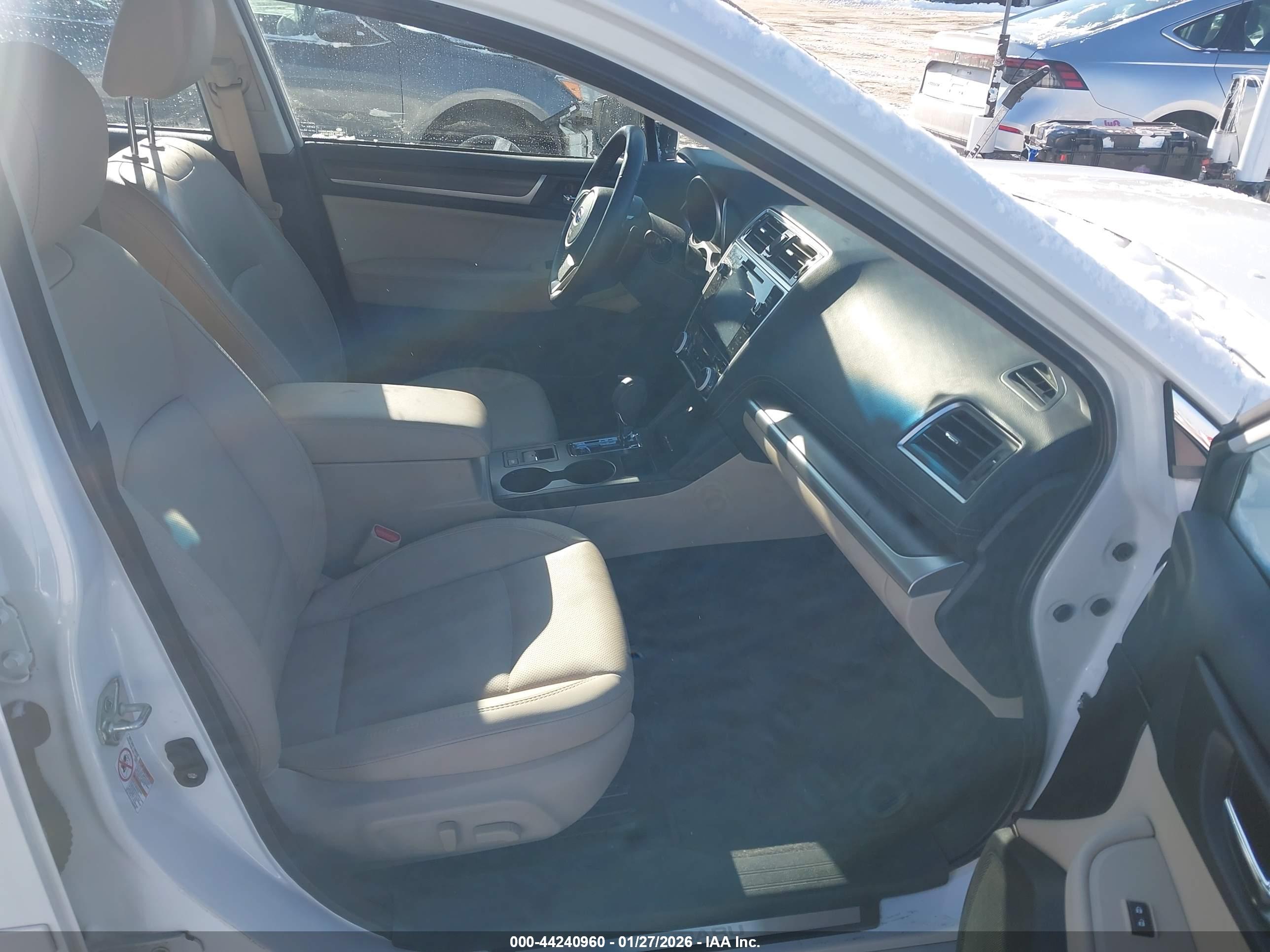 SUBARU LEGACY image 5
