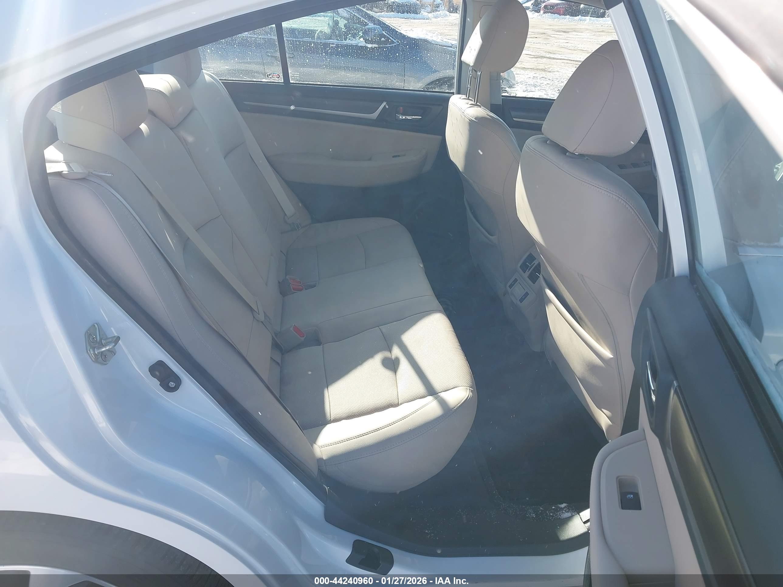SUBARU LEGACY image 8