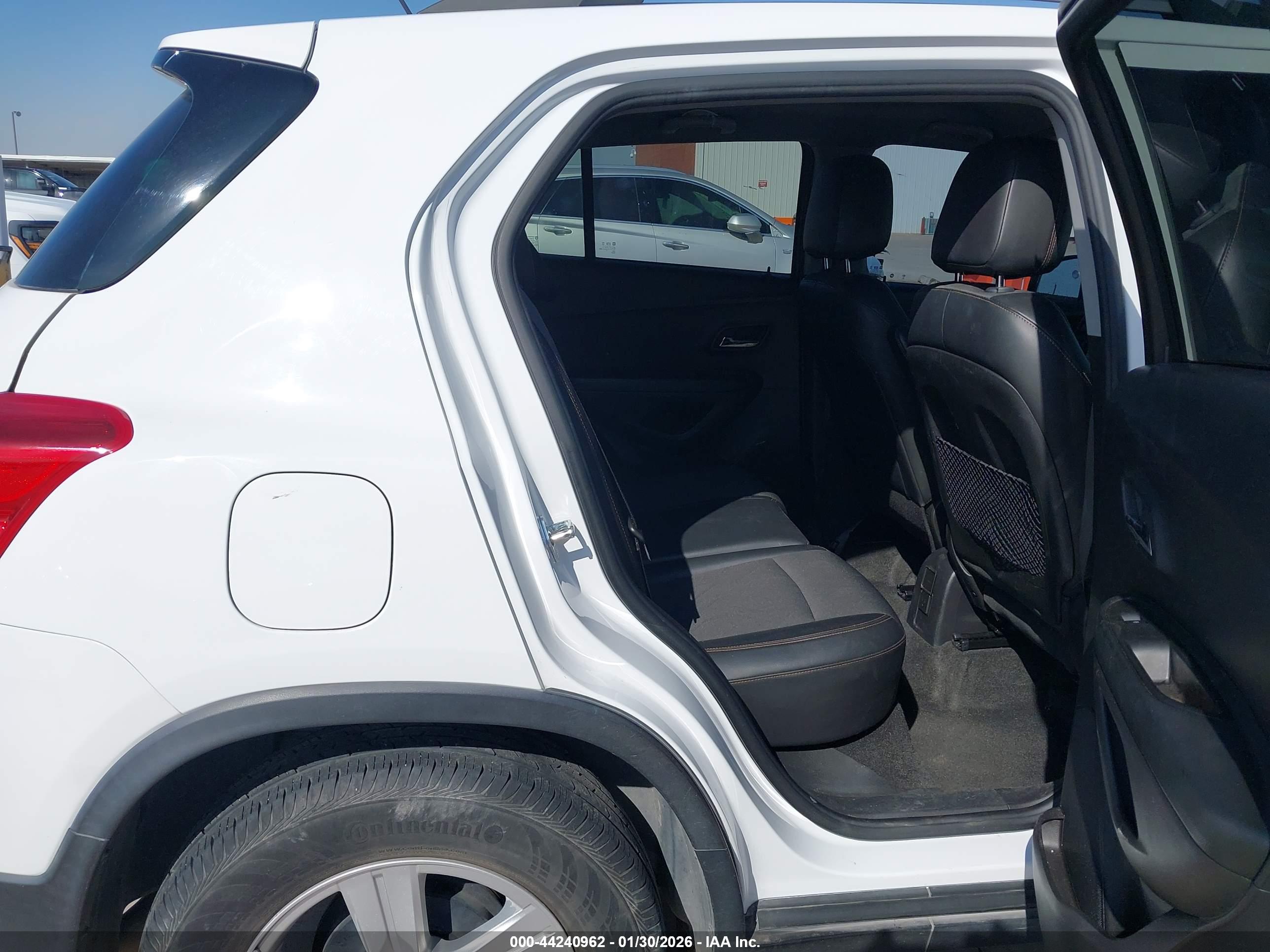 CHEVROLET TRAX image 8