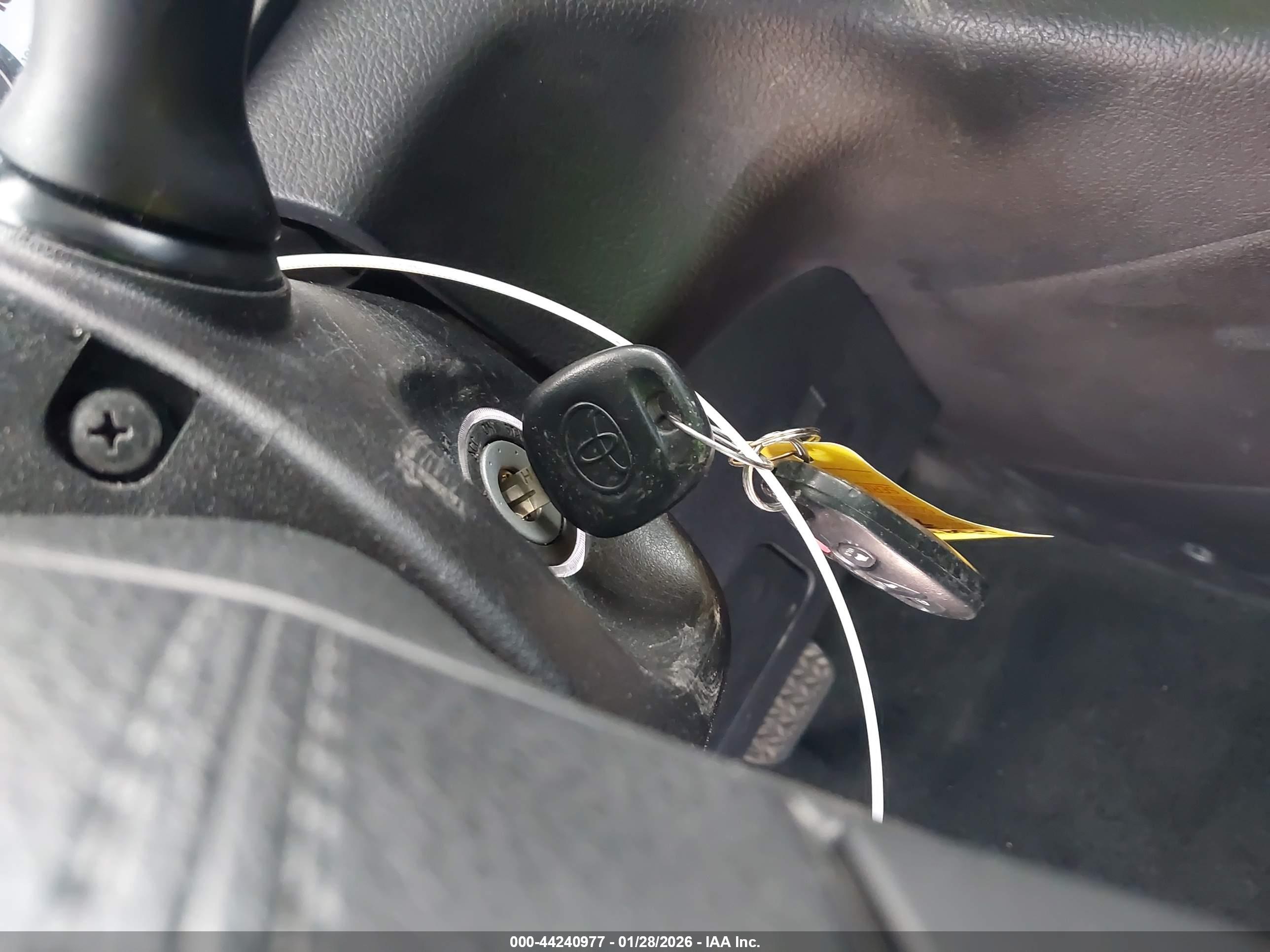 TOYOTA SIENNA image 11