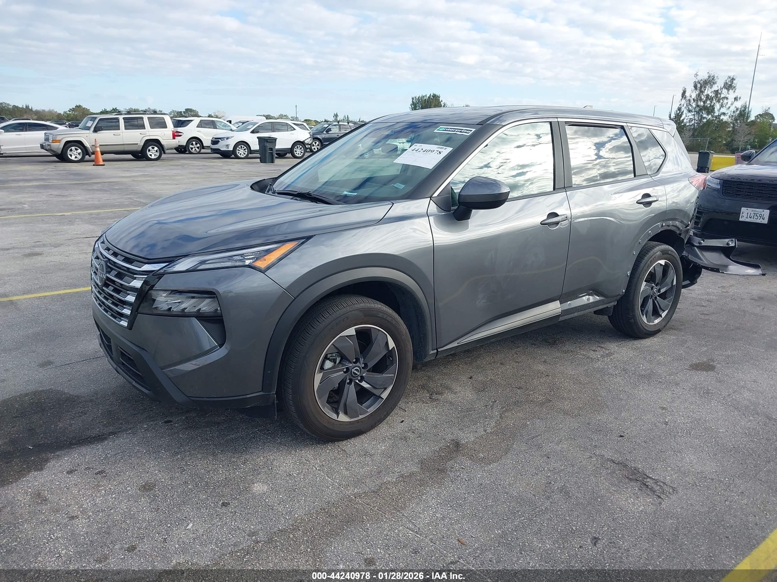 NISSAN ROGUE image 2