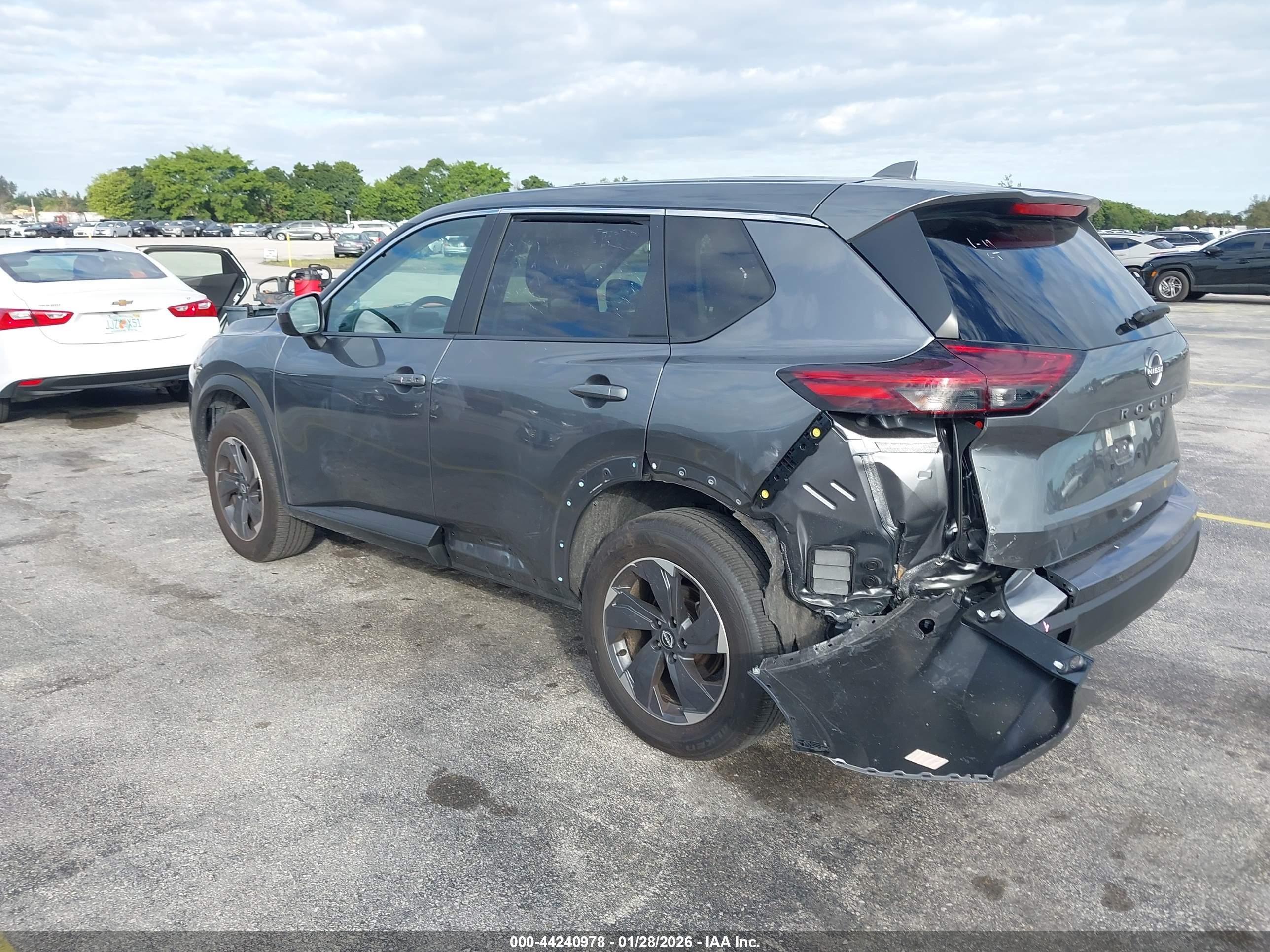 NISSAN ROGUE image 3