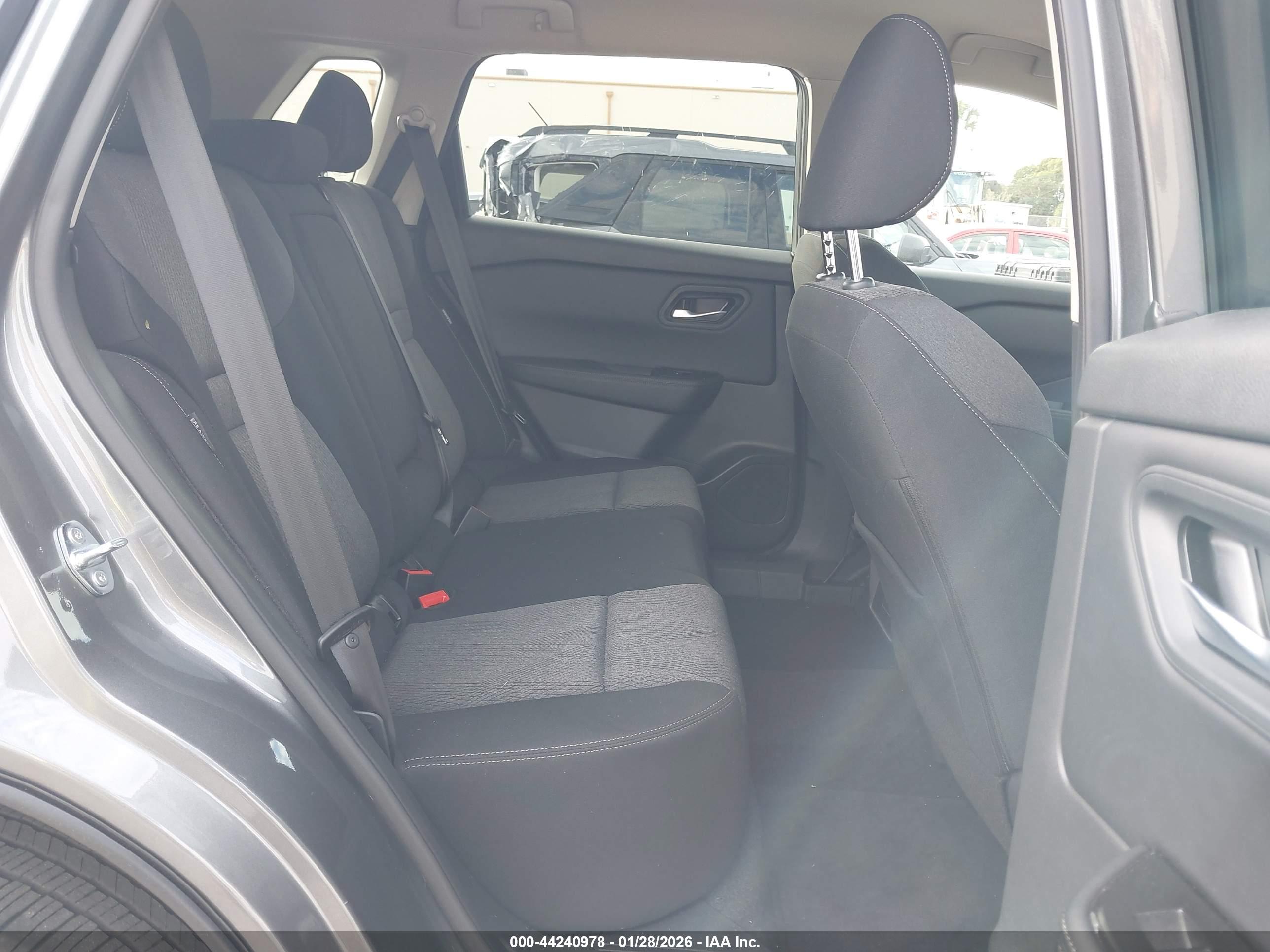 NISSAN ROGUE image 8