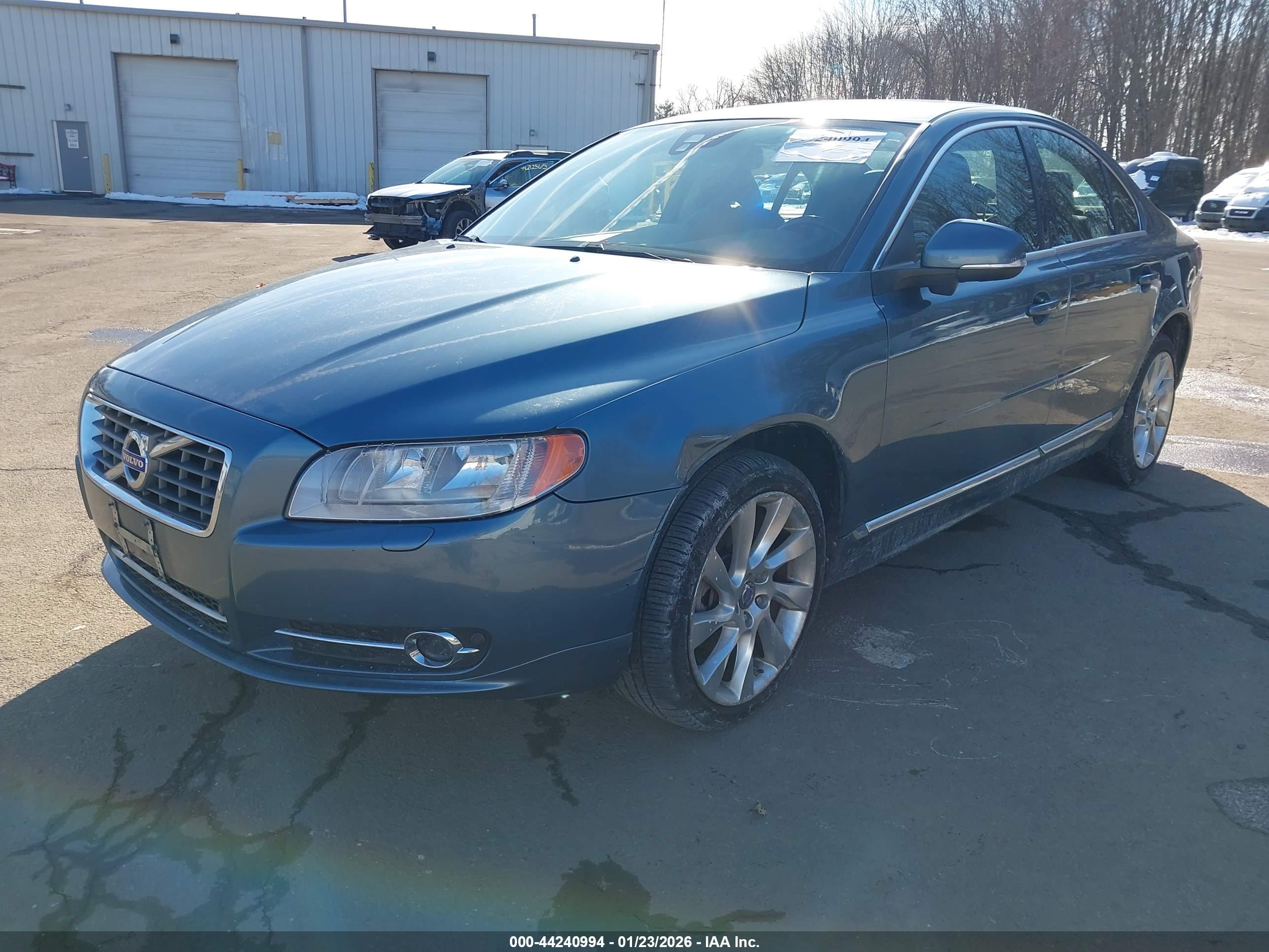 VOLVO S80 image 2