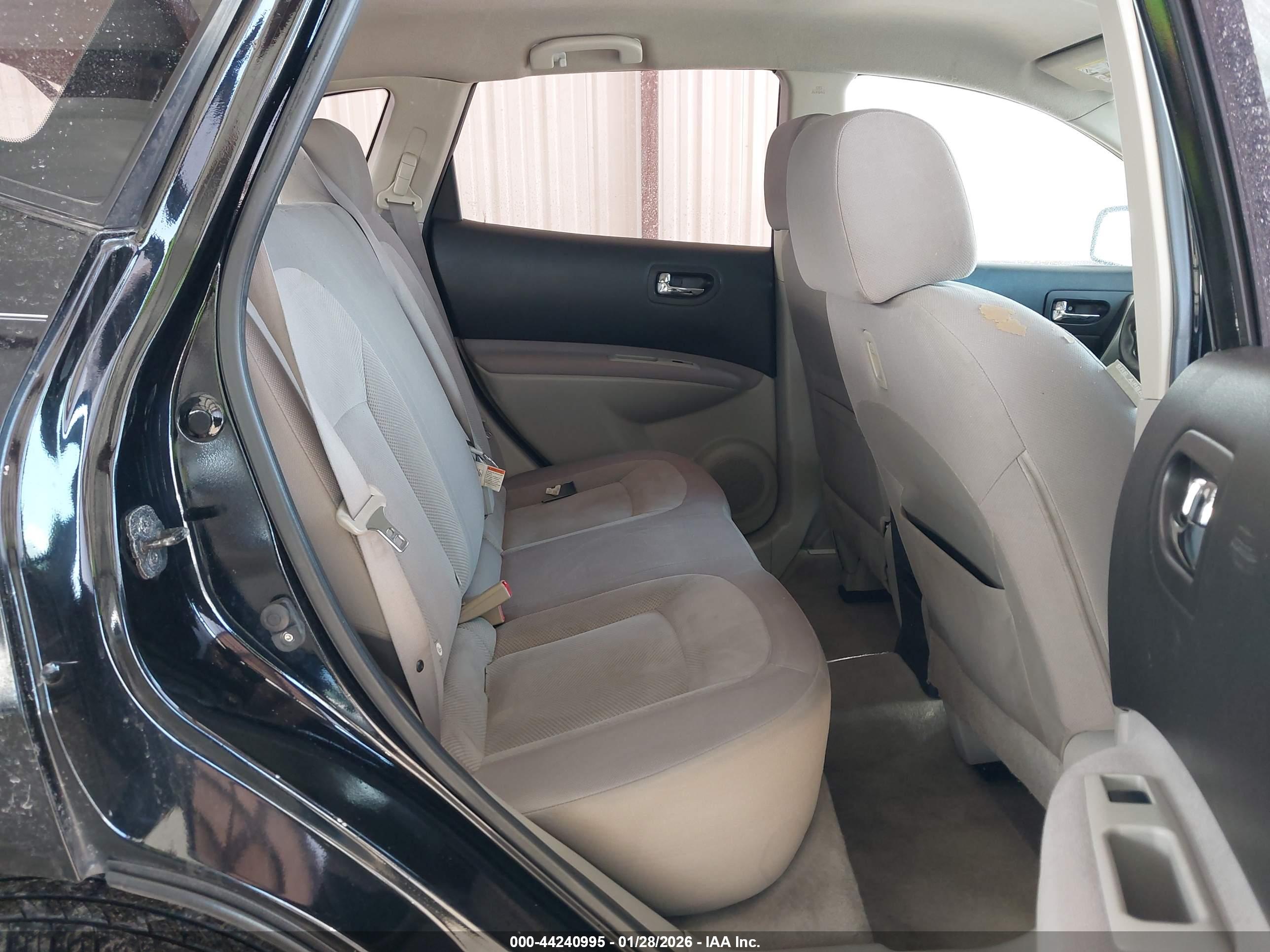 NISSAN ROGUE image 8