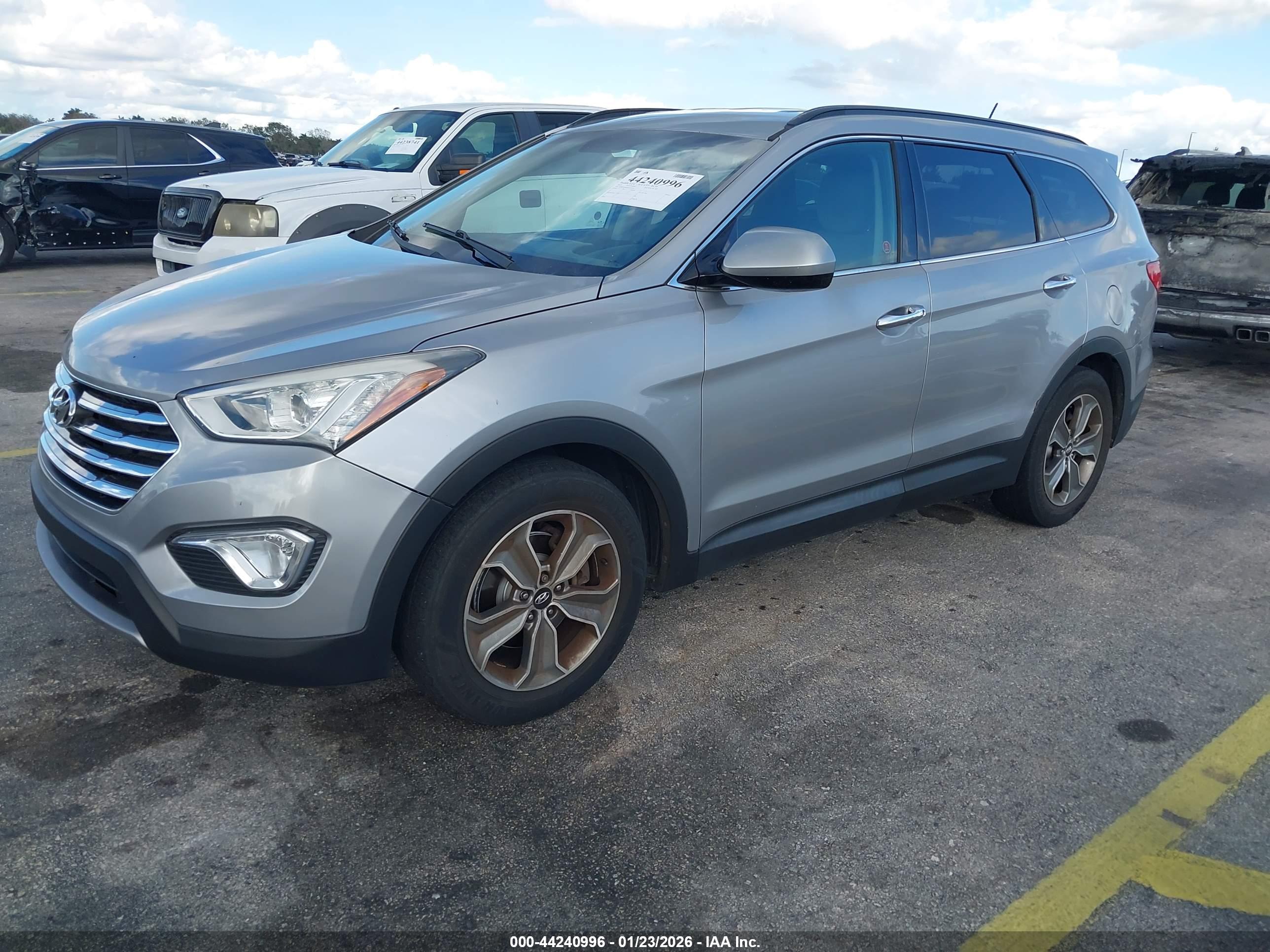 HYUNDAI SANTA image 2