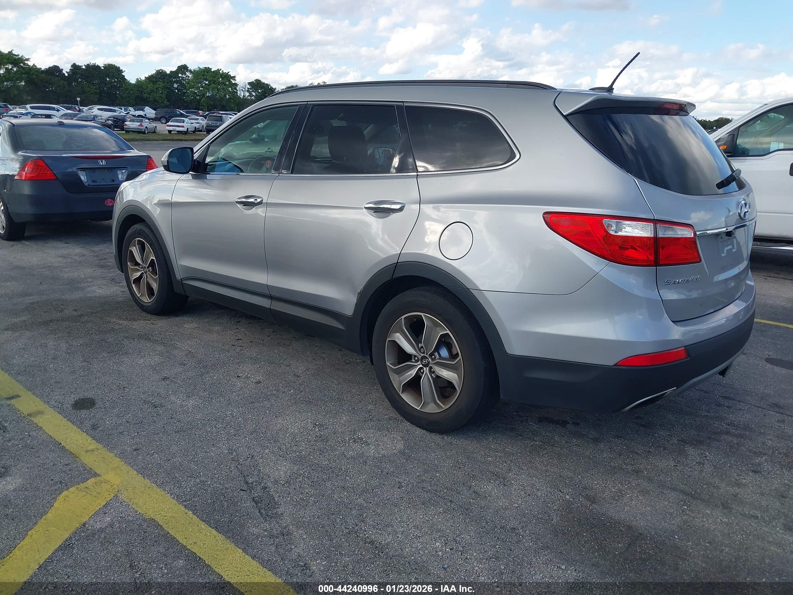 HYUNDAI SANTA image 3
