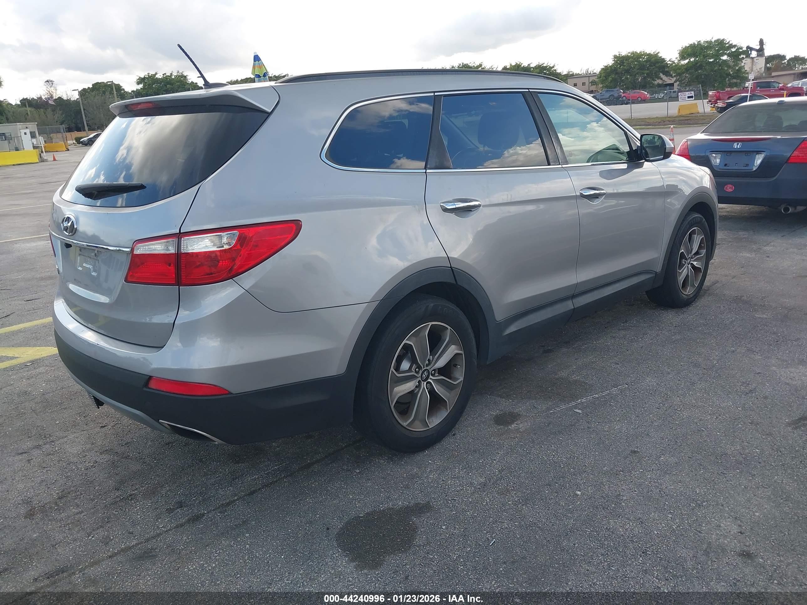 HYUNDAI SANTA image 4