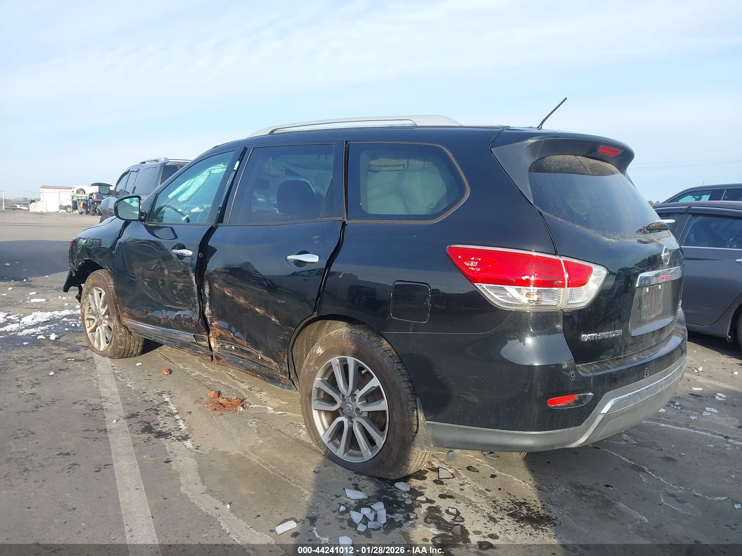 NISSAN PATHFINDER image 3