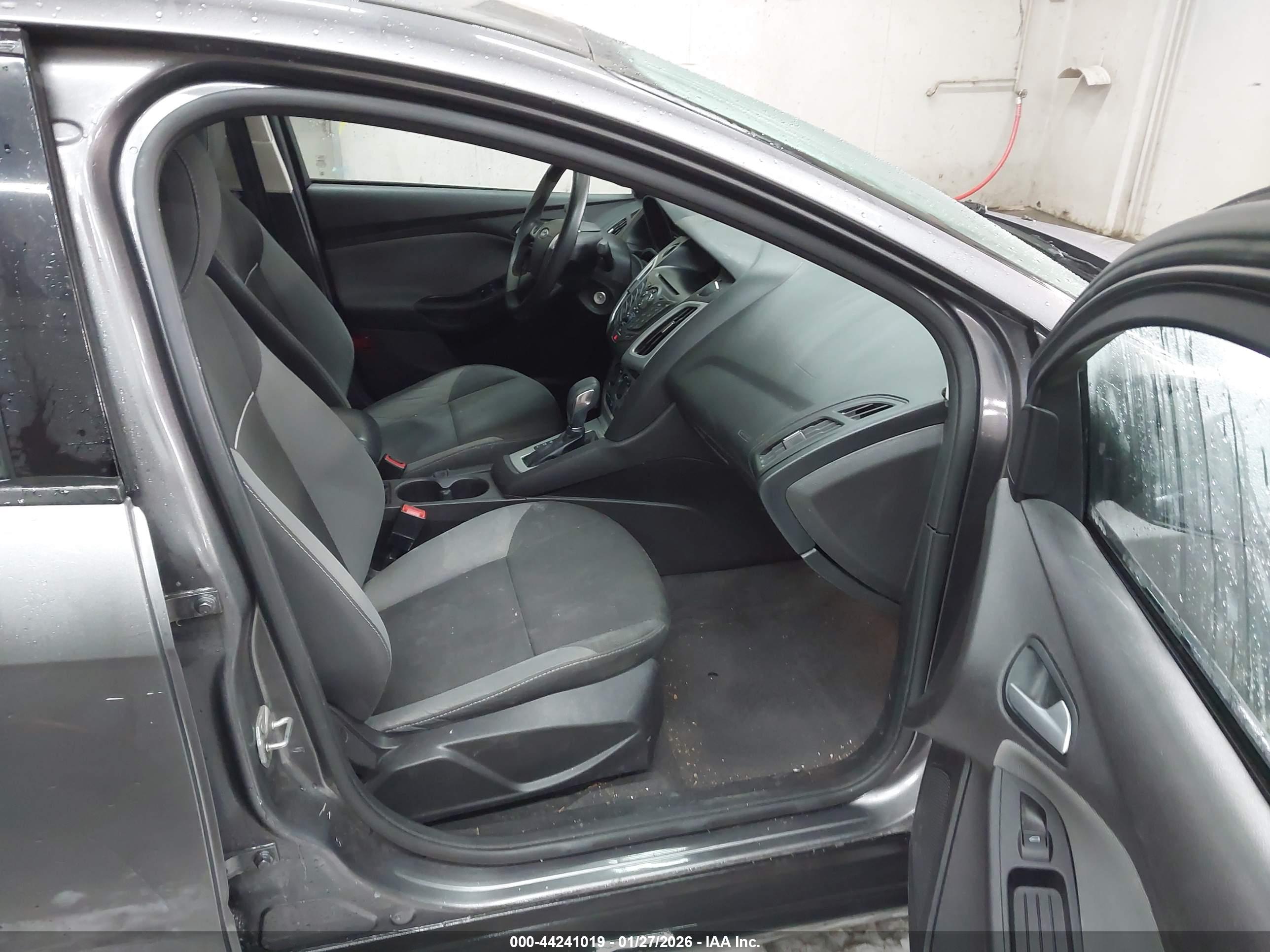 FORD FOCUS image 5