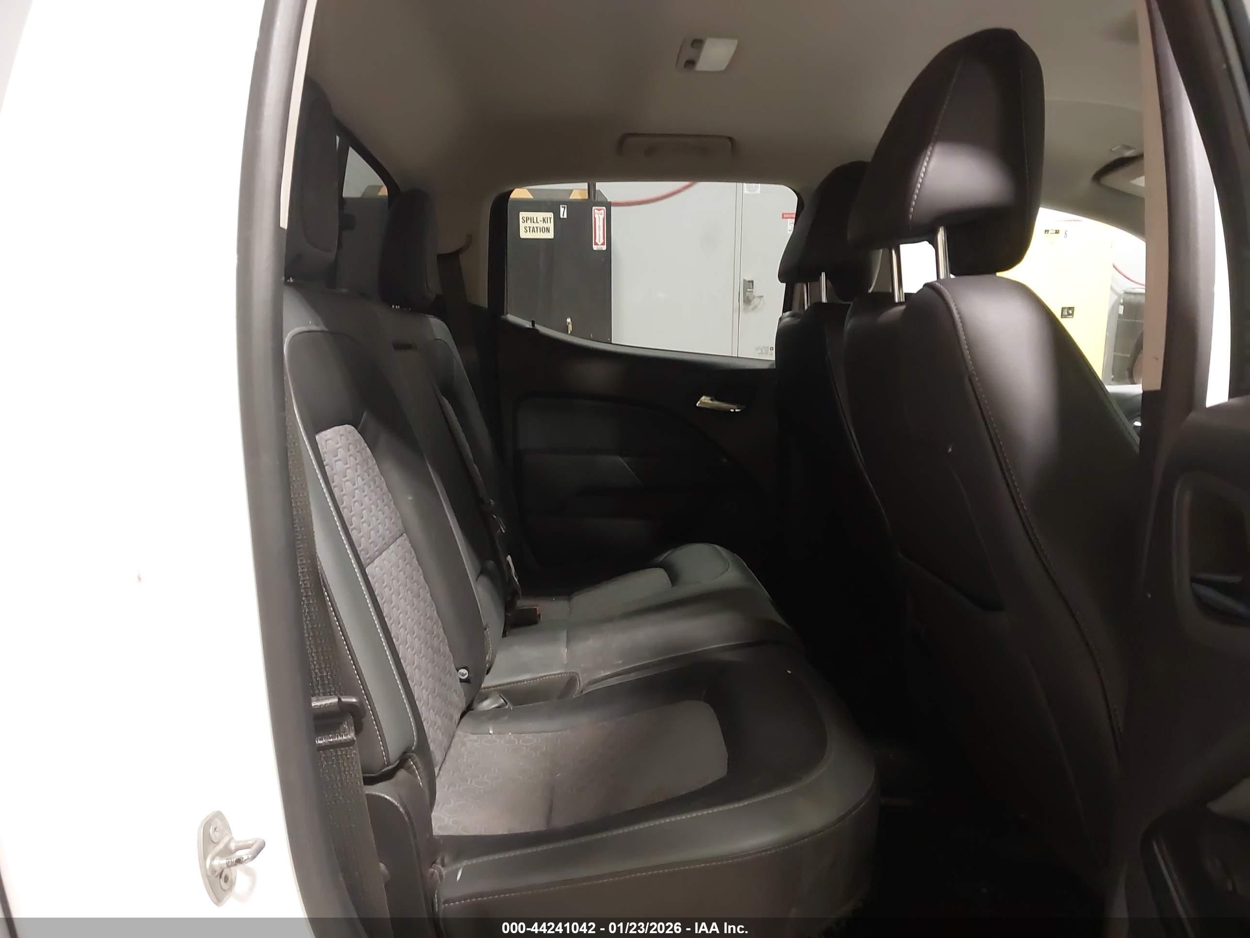 CHEVROLET COLORADO image 8