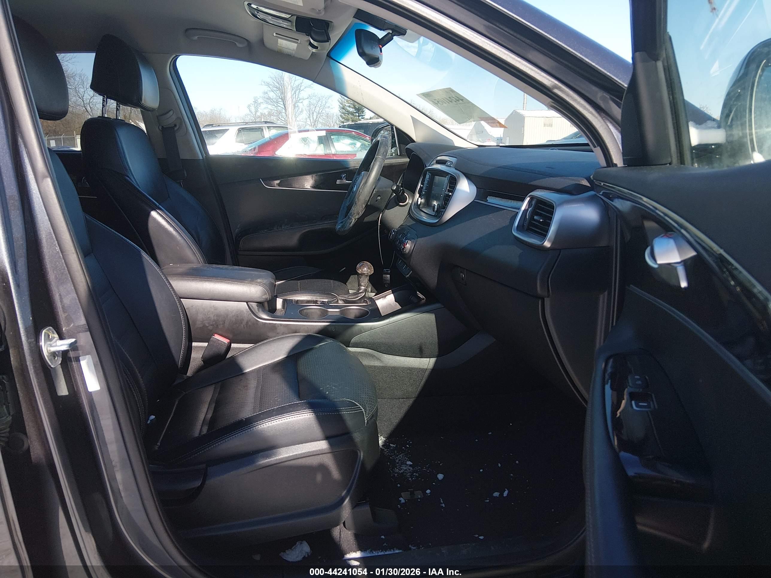 KIA SORENTO image 5