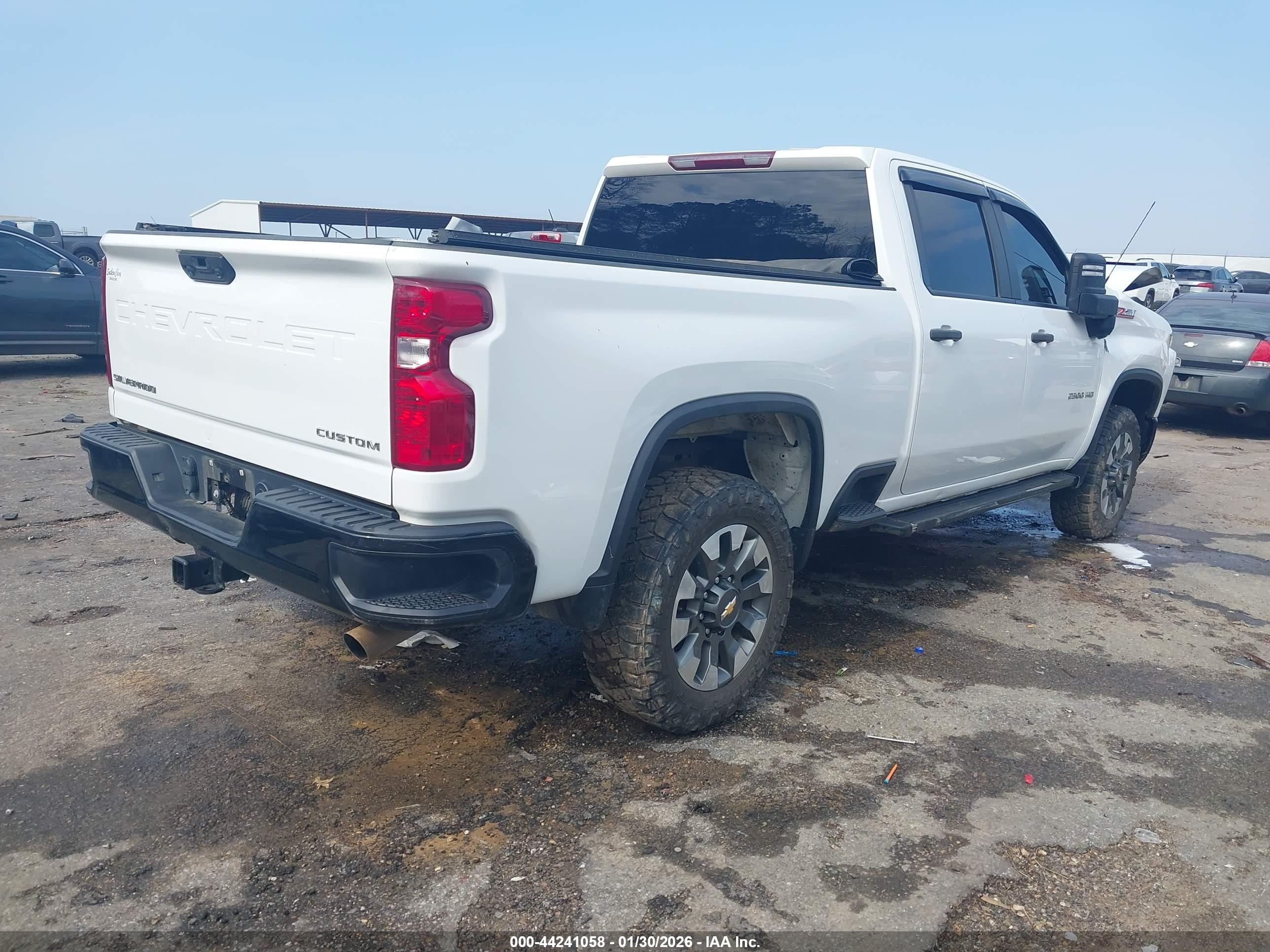 CHEVROLET SILVERADO image 4