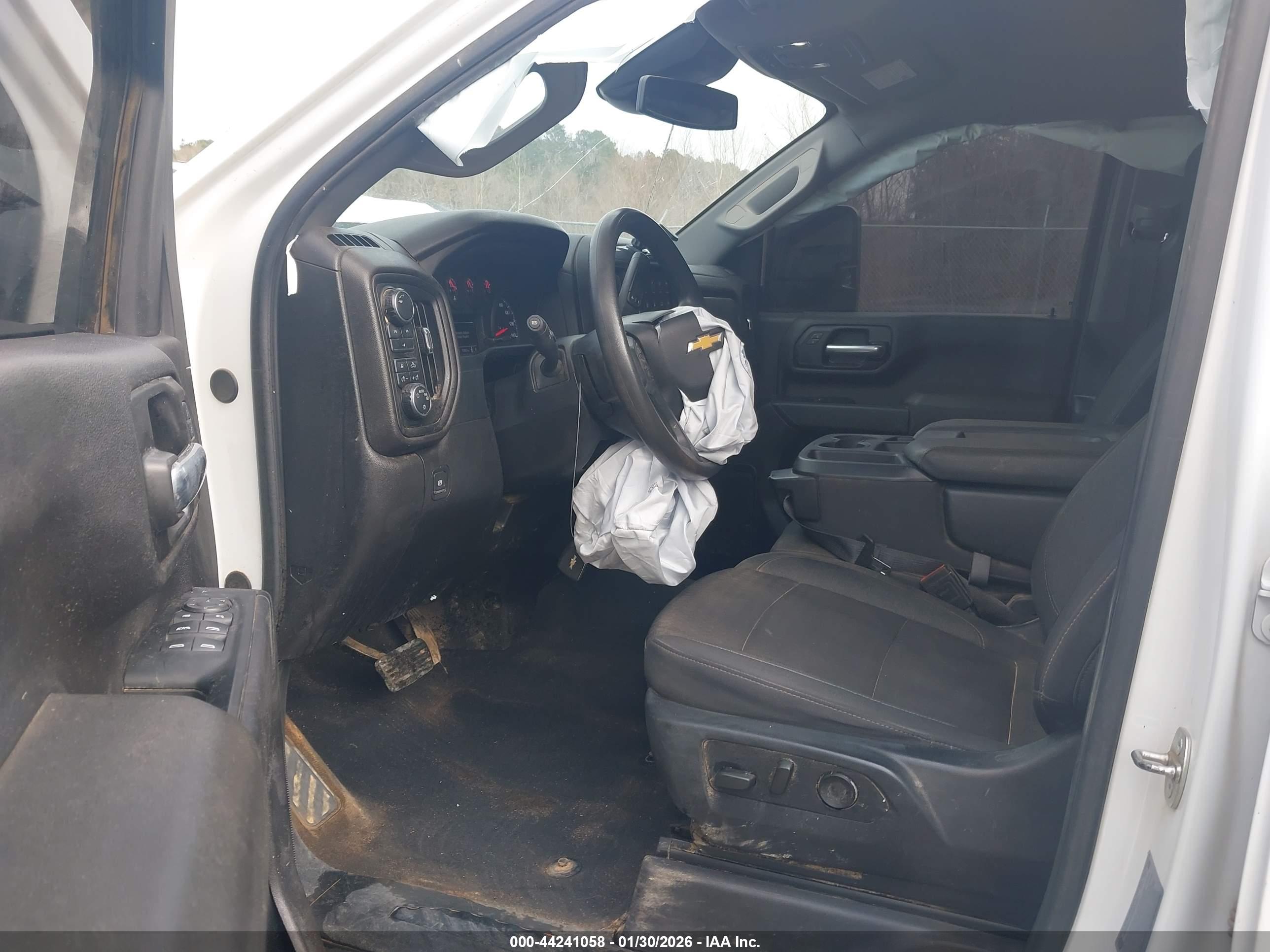 CHEVROLET SILVERADO image 7