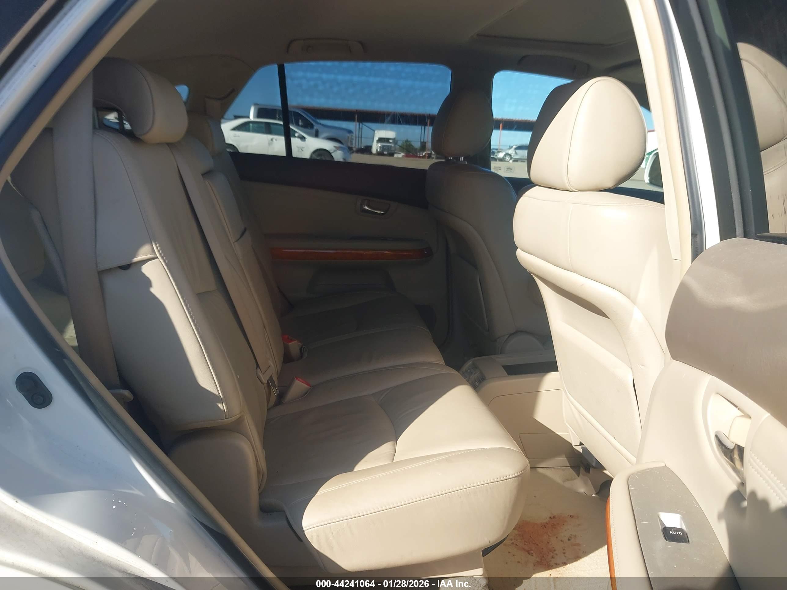 LEXUS RX image 8