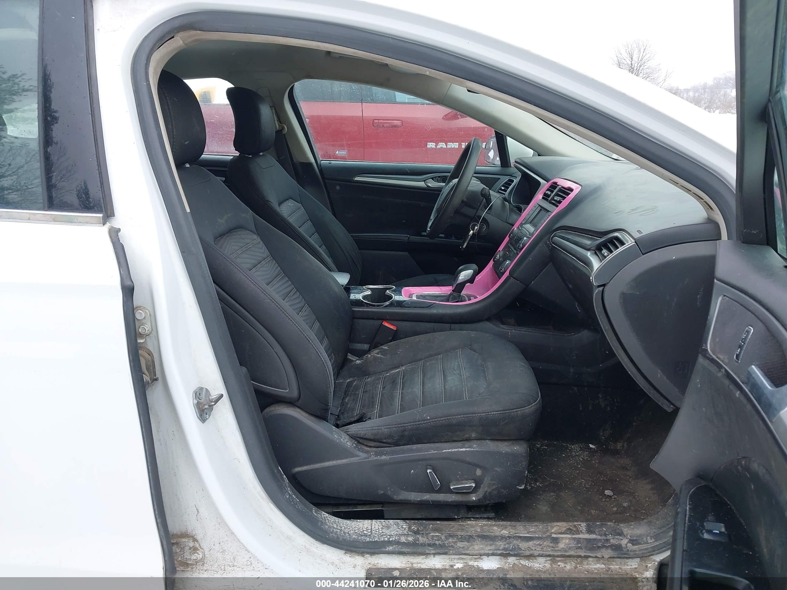 FORD FUSION image 5