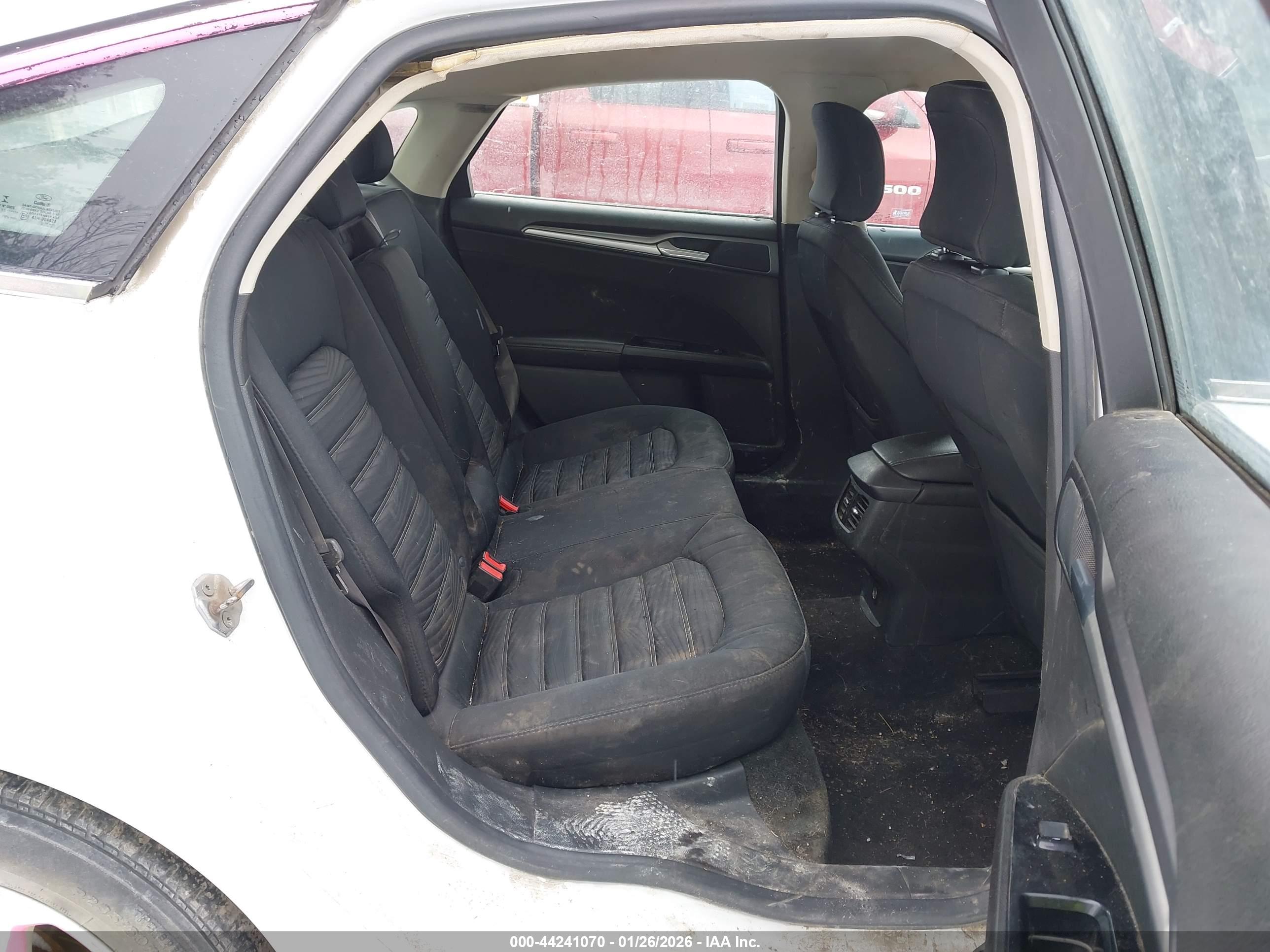 FORD FUSION image 8