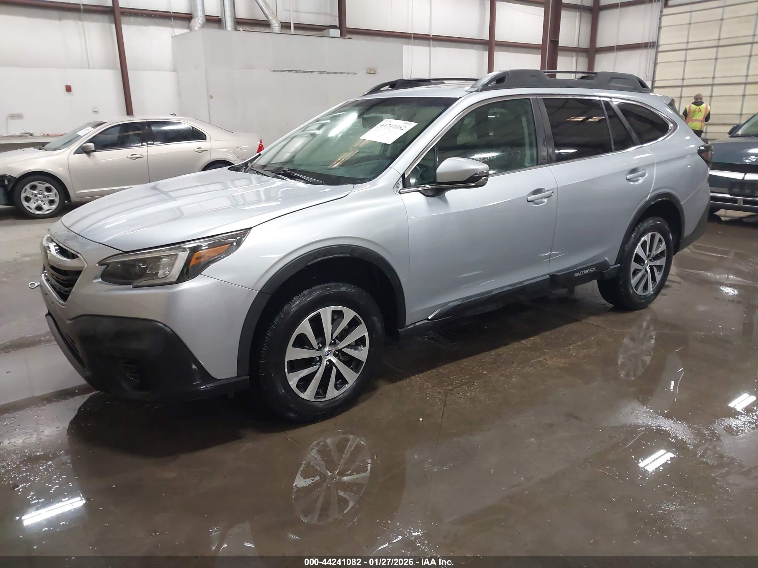 SUBARU OUTBACK image 2