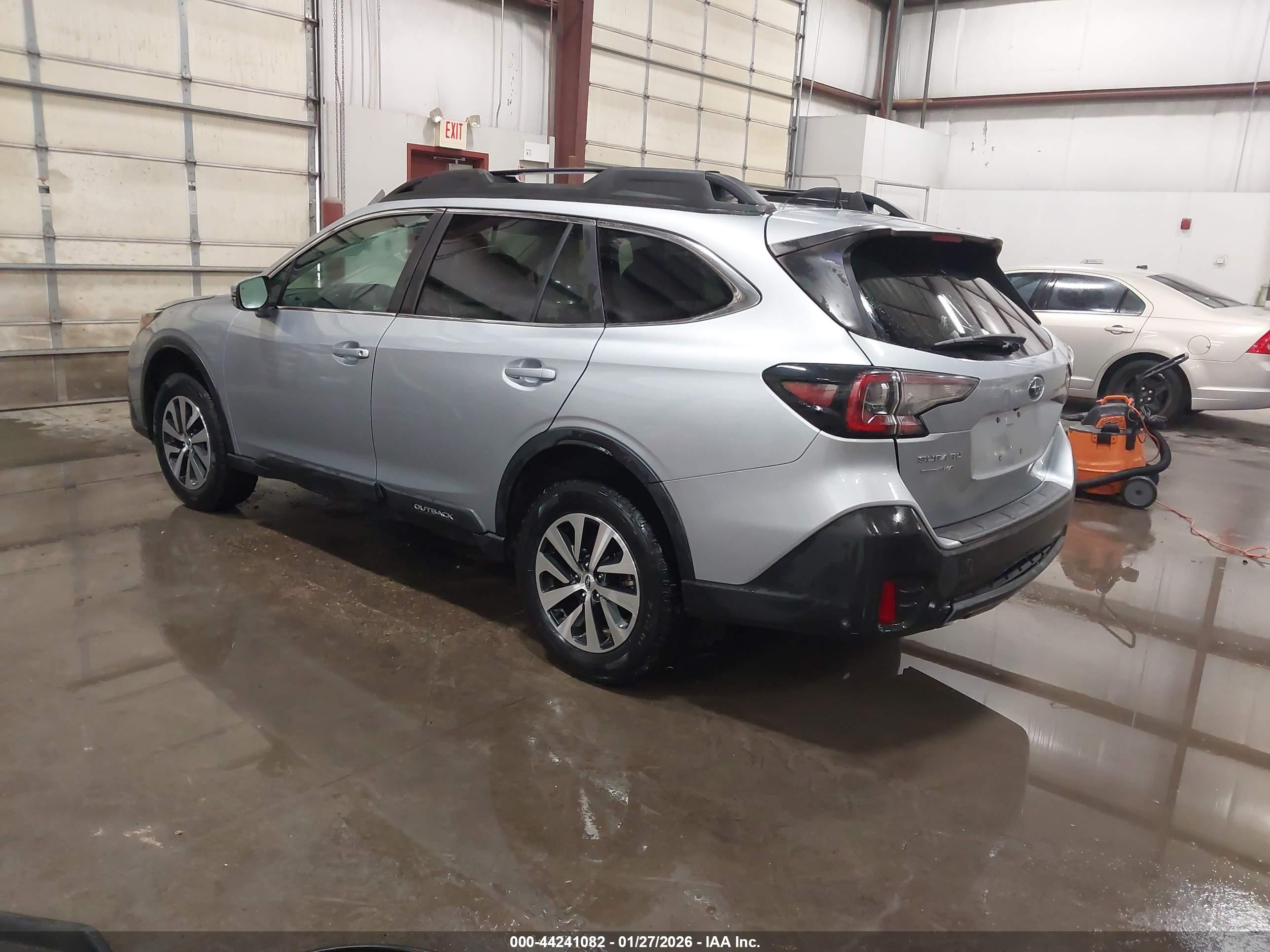 SUBARU OUTBACK image 3