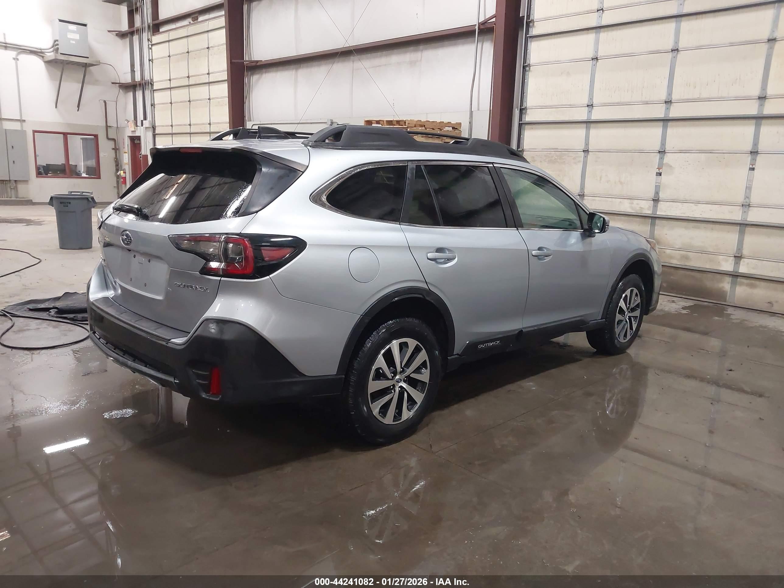 SUBARU OUTBACK image 4