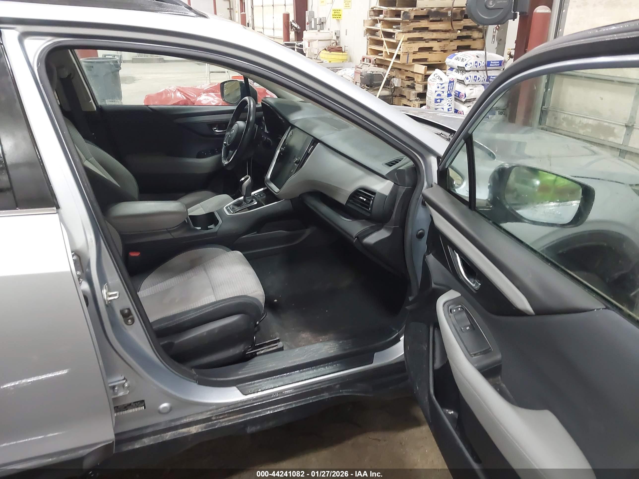 SUBARU OUTBACK image 5