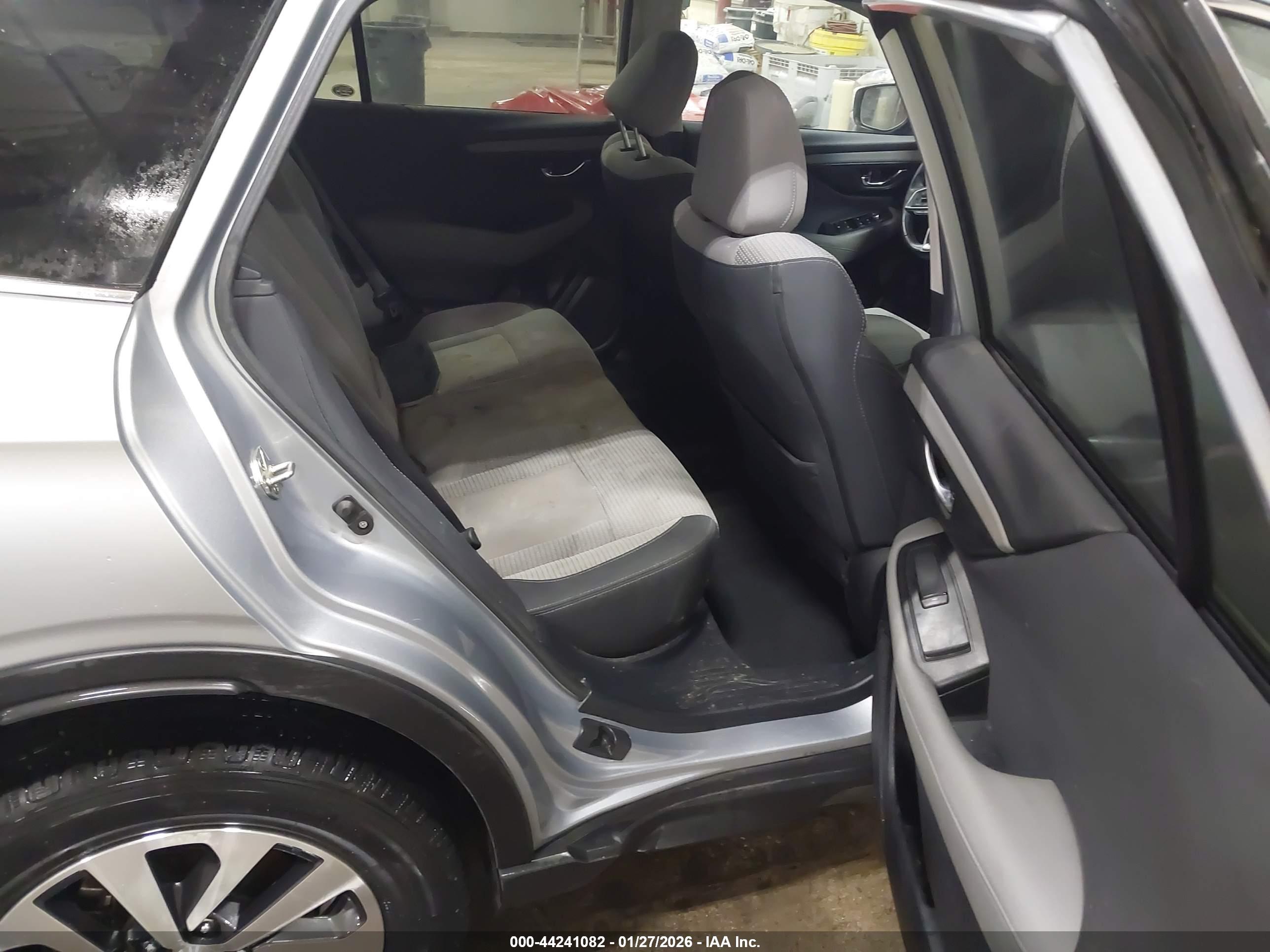 SUBARU OUTBACK image 8