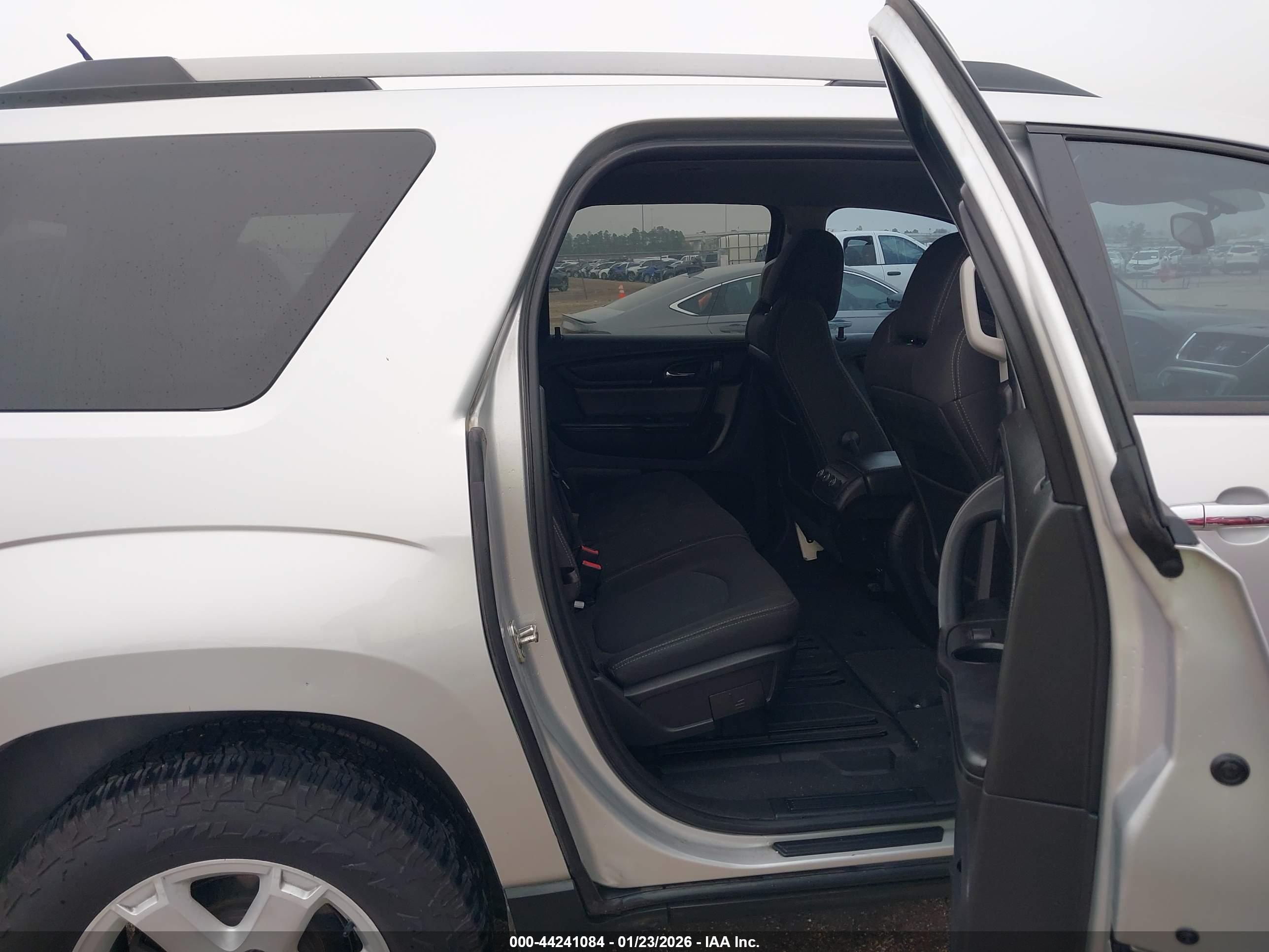 GMC ACADIA image 8