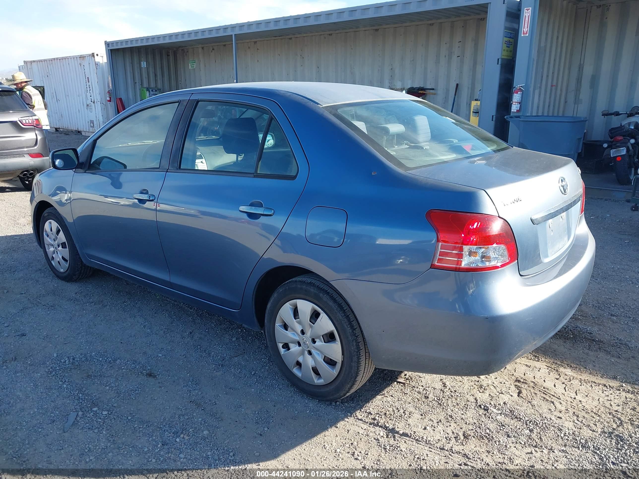 TOYOTA YARIS image 3